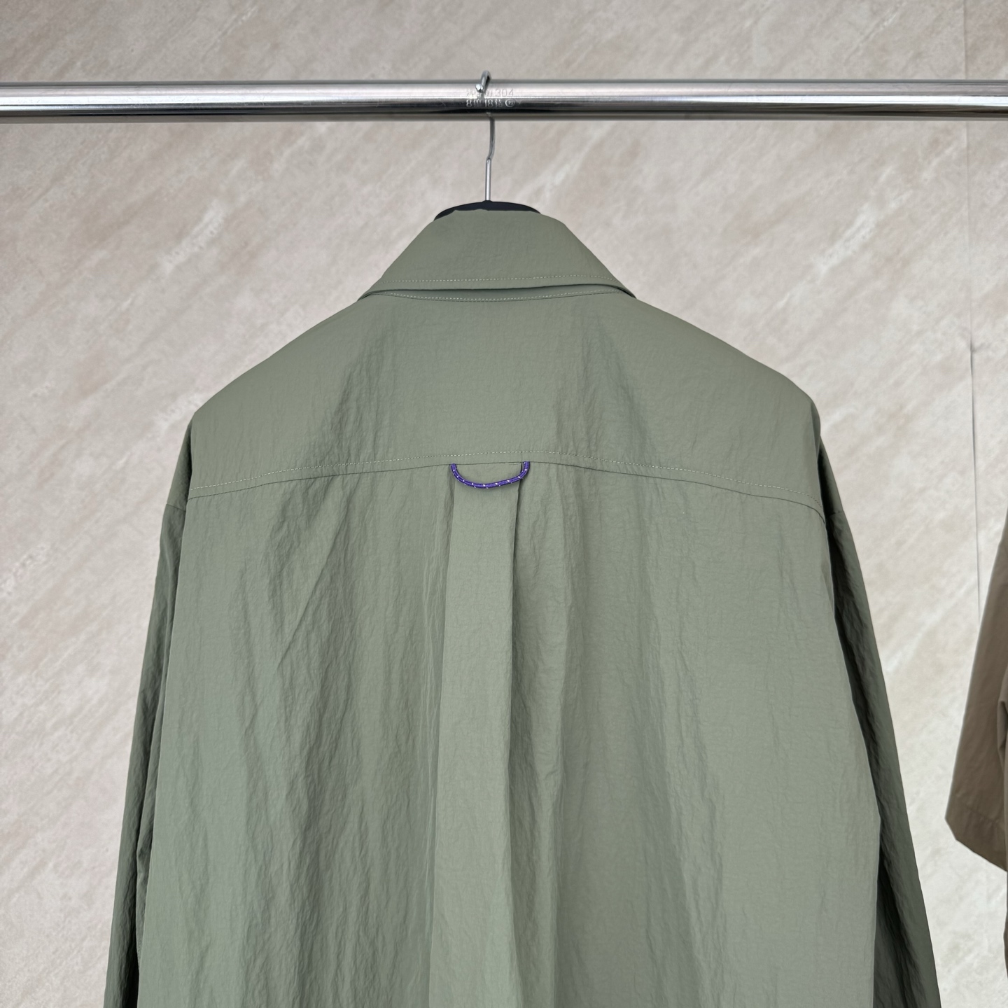 Louis Vuitton 1v SS26 春夏新款 橄榄绿机能风翻领拉链夹克外套
