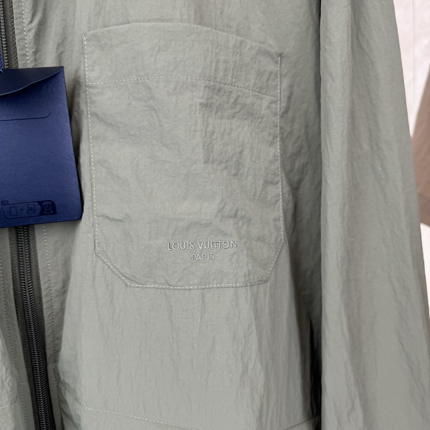 Louis Vuitton 1v SS26 春夏新款 橄榄绿机能风翻领拉链夹克外套