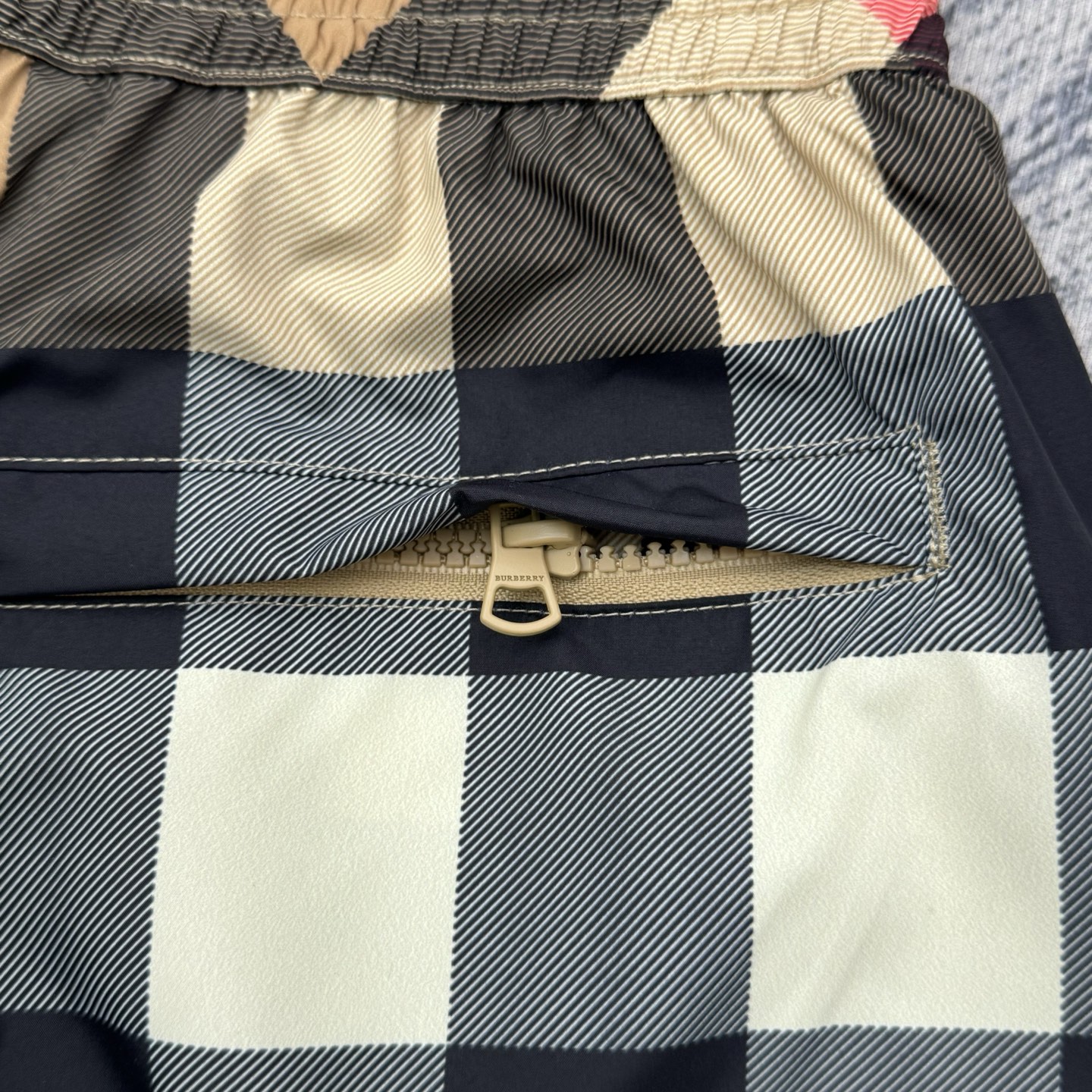 Burberry Burberry 巴宝莉 25SS春夏新款 格纹短裤