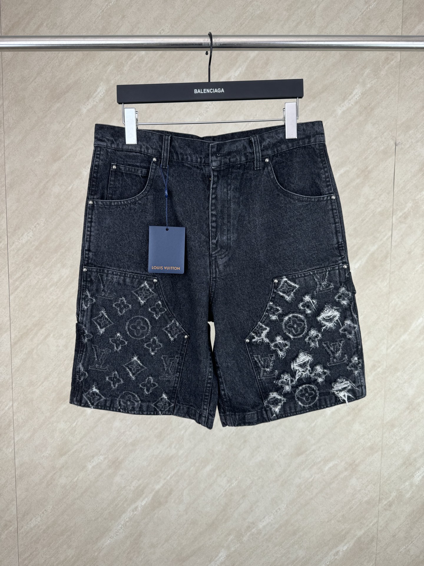 P215 1v SS26 Pantalones cortos de trabajo vaqueros con estampado Monogram desgastado y roto, tallas 29/30/31/32. Confec…