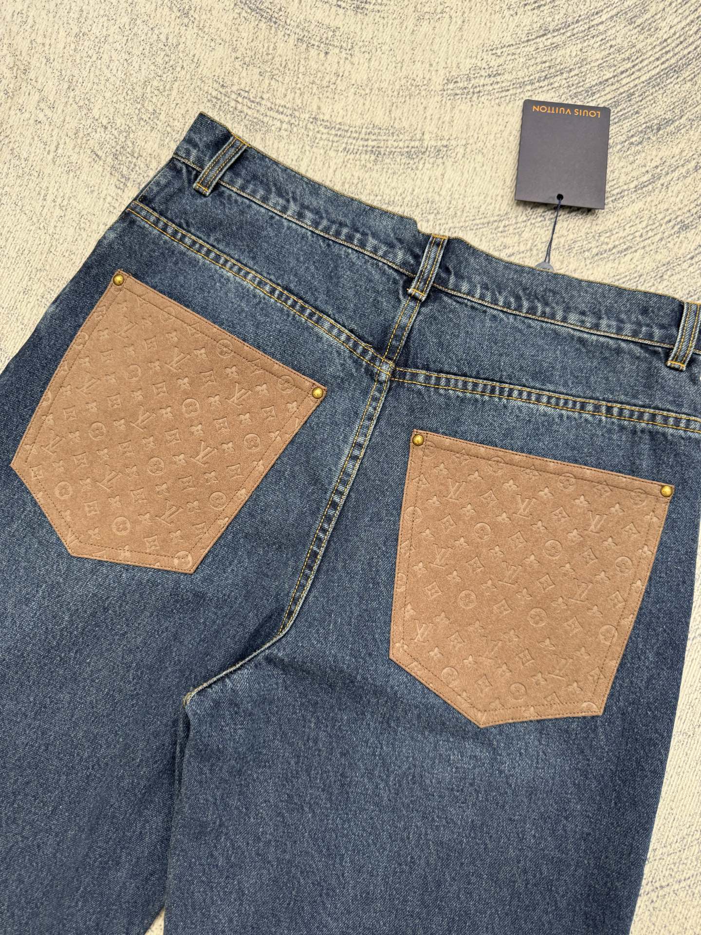 Louis Vuitton 1V 老花皮质拼接口袋牛仔长裤
