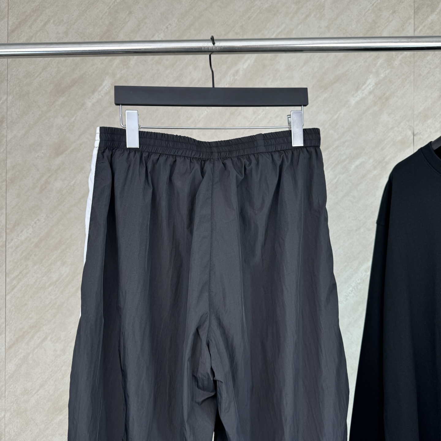 Balenciaga BLCG × NBA 巴黎世家SS26 联名款情人节系列 Tracksuit科技锦纶撞色育克休闲裤
