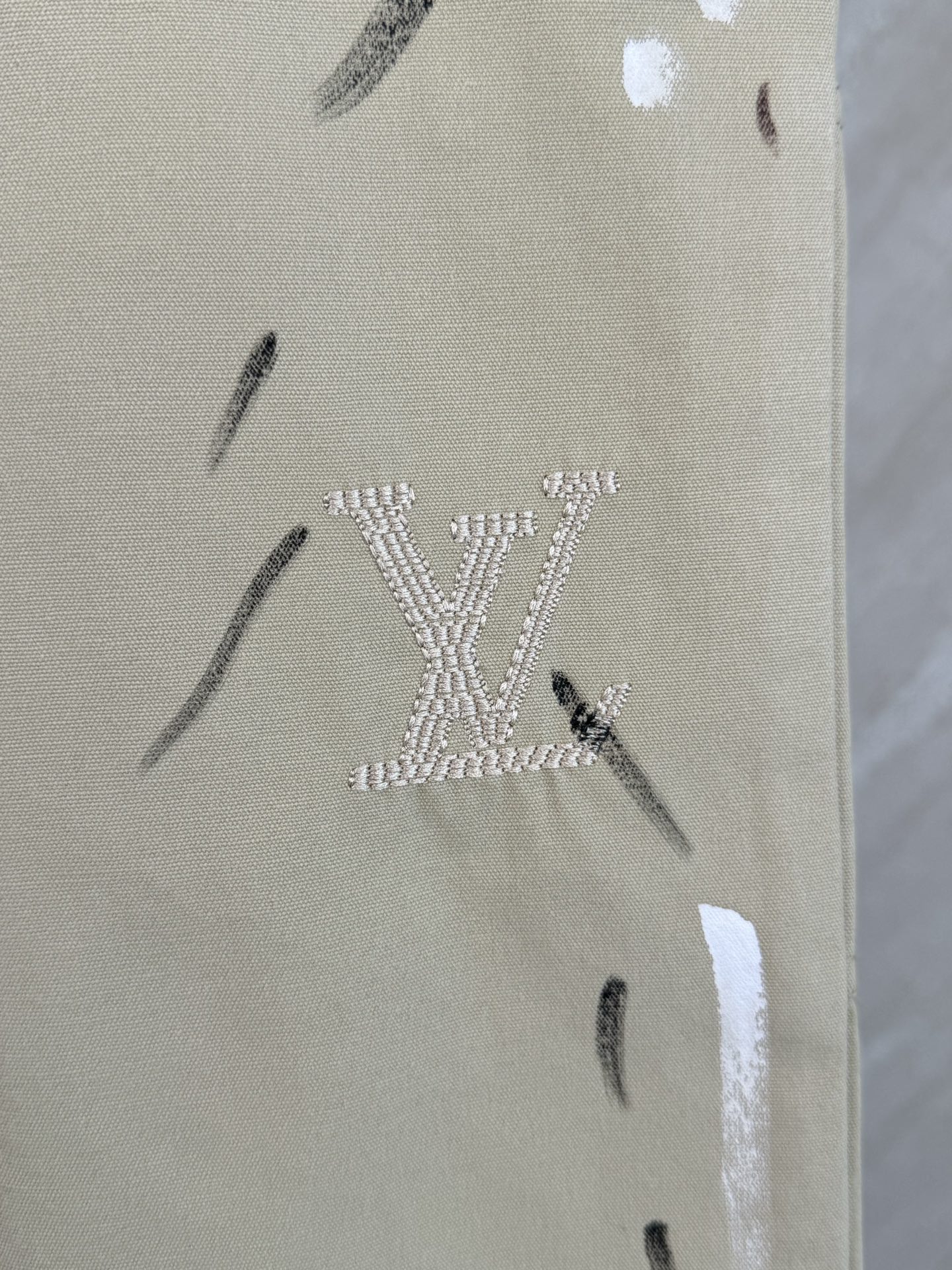 Louis Vuitton 1v 涂鸦泼墨标识刺绣工装牛仔裤