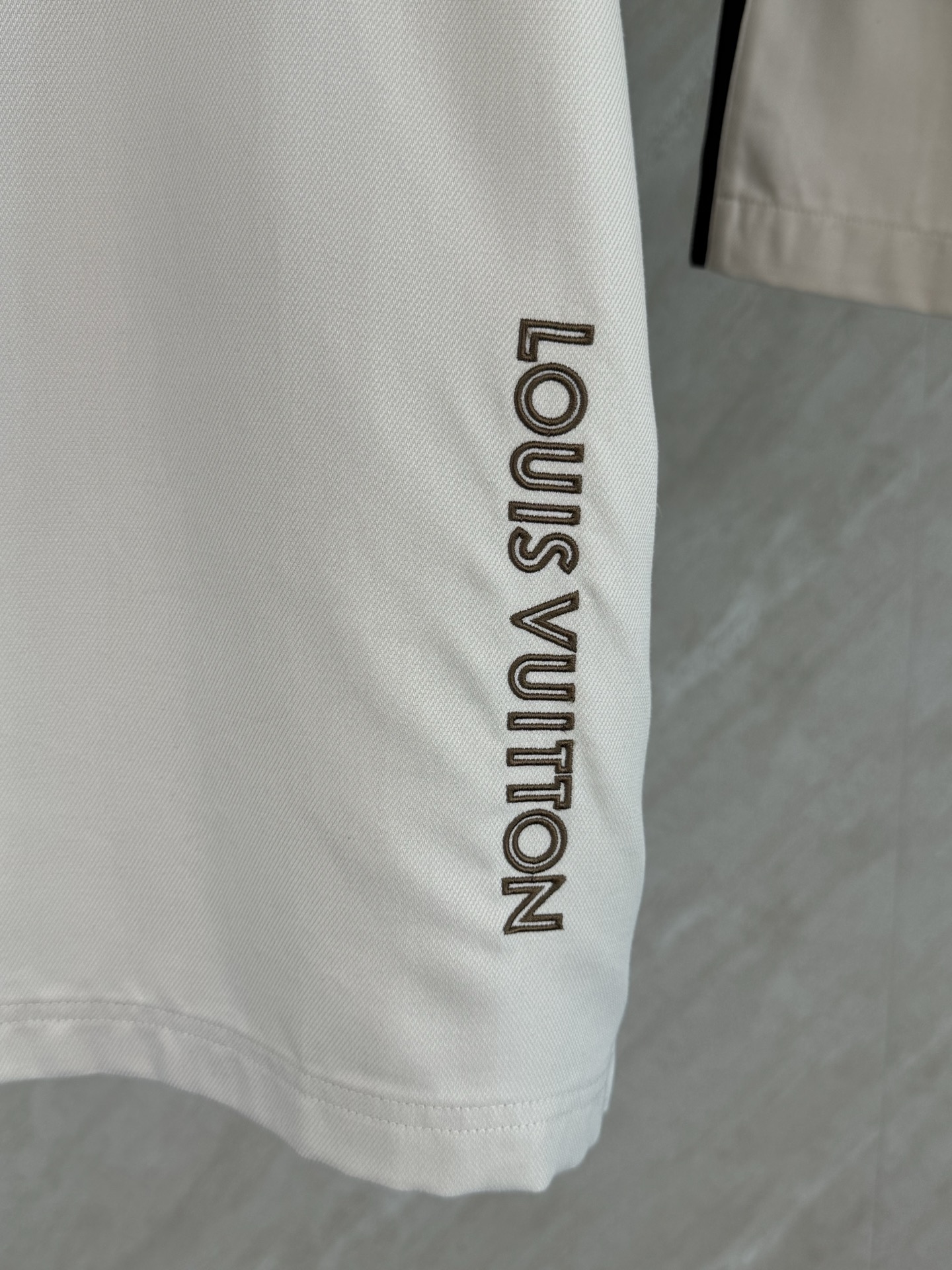 Louis Vuitton 1V SS26 夏季新款撞色织带标识短袖衬衫