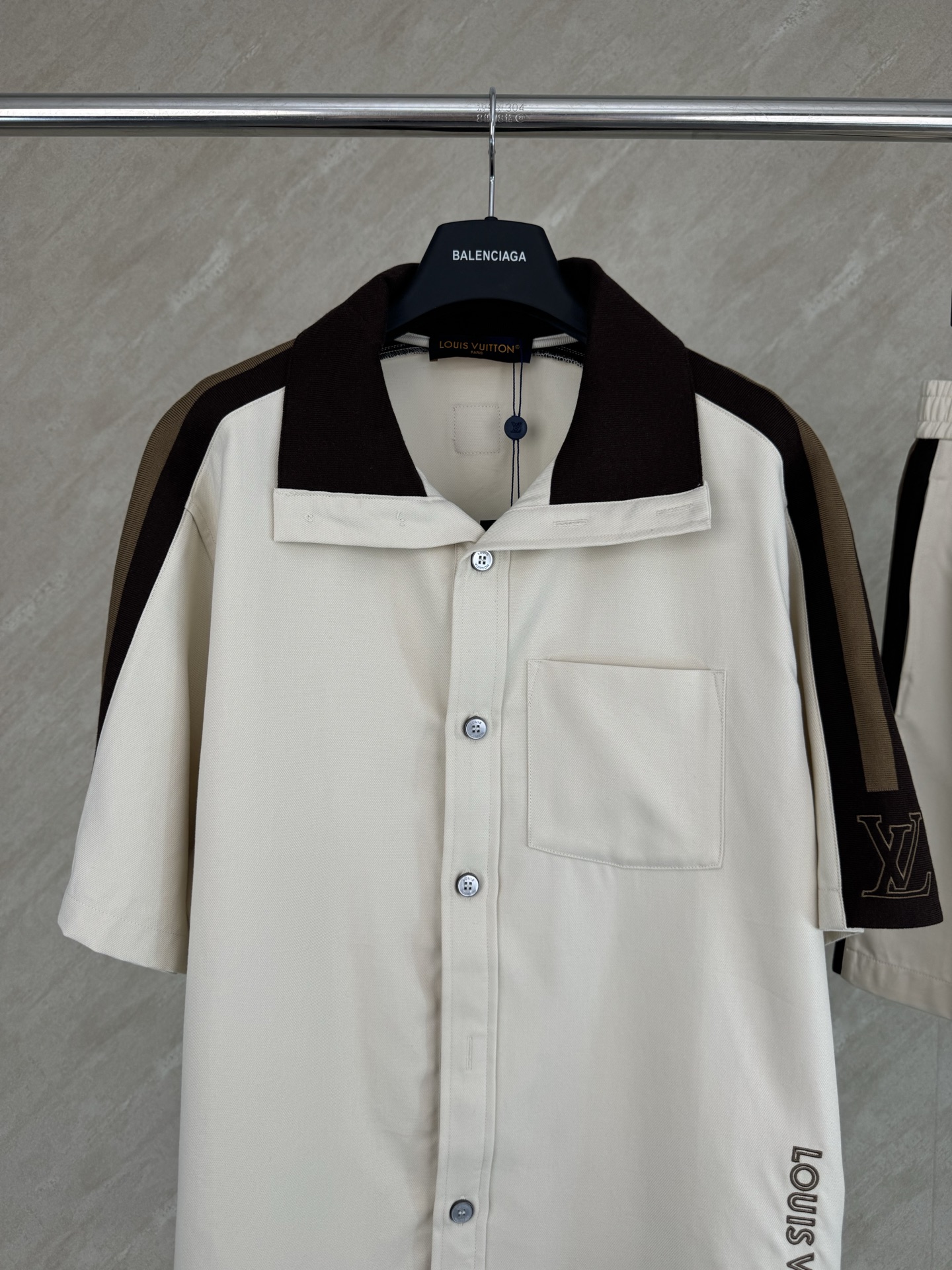 Louis Vuitton 1V SS26 夏季新款撞色织带标识短袖衬衫