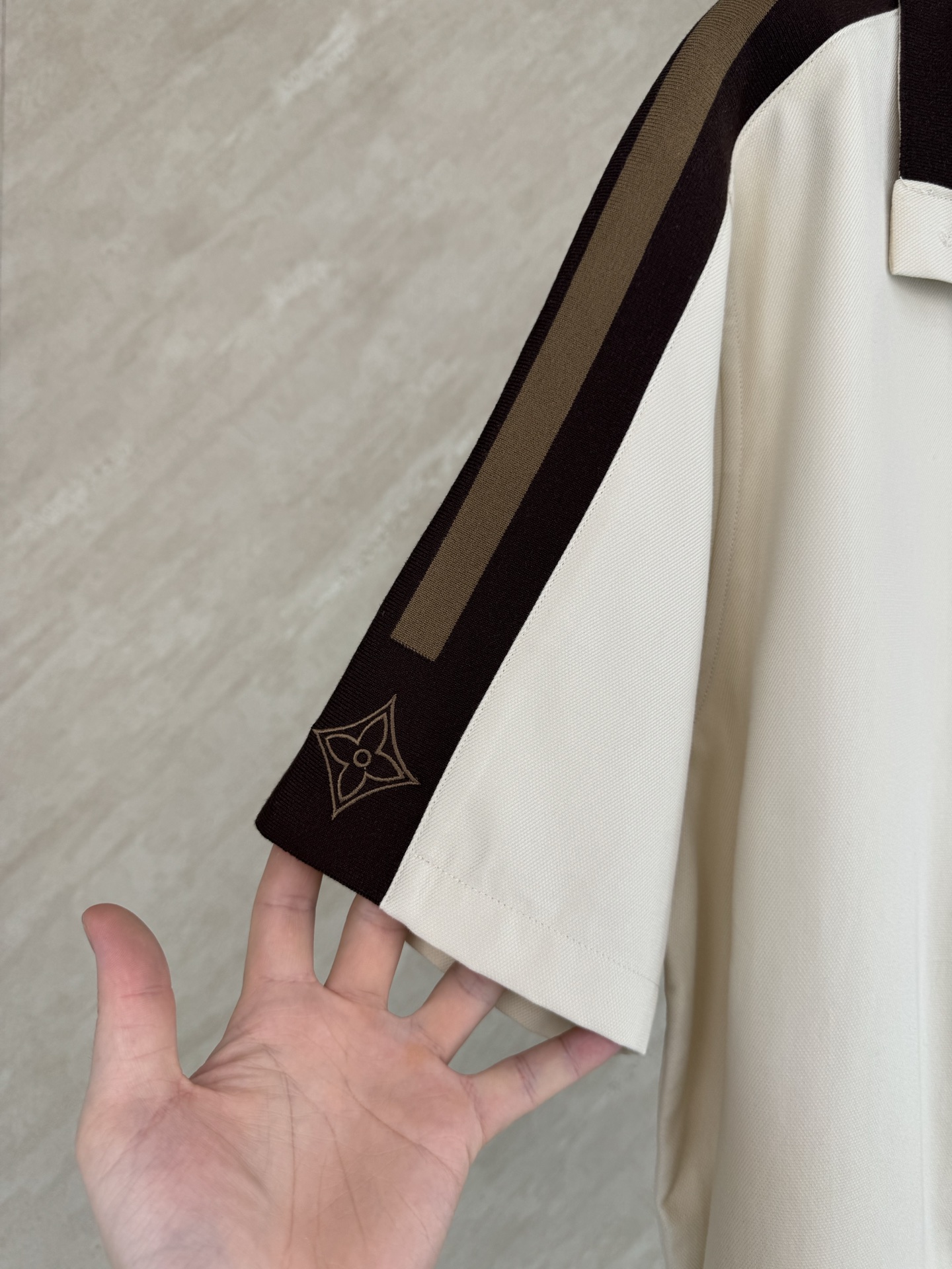 Louis Vuitton 1V SS26 夏季新款撞色织带标识短袖衬衫