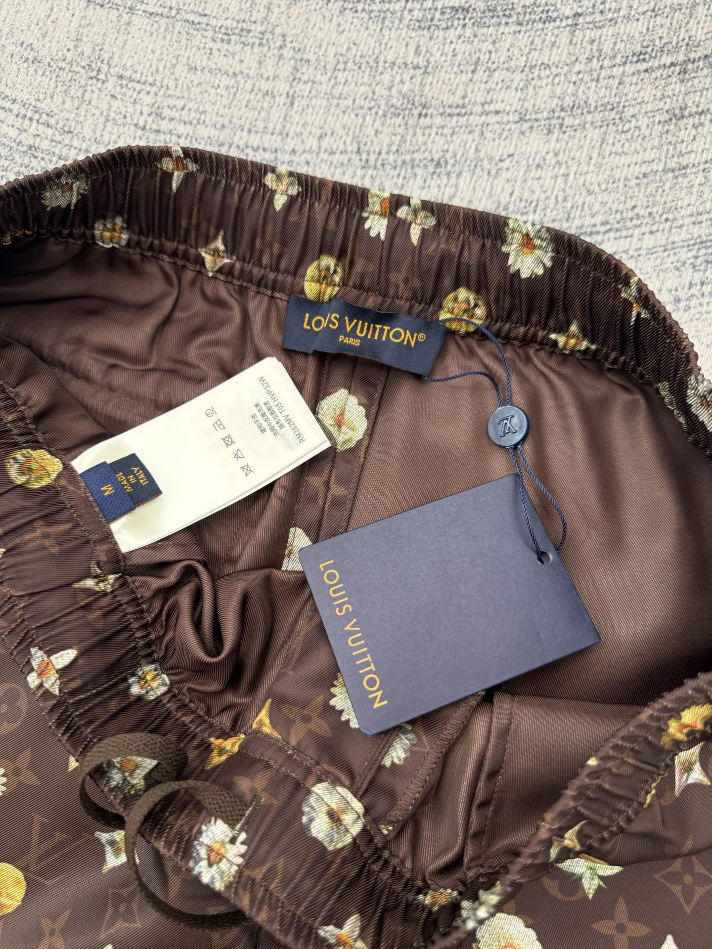 Louis Vuitton 1v SS26 夏季系列Monogram雏菊印花套装短裤