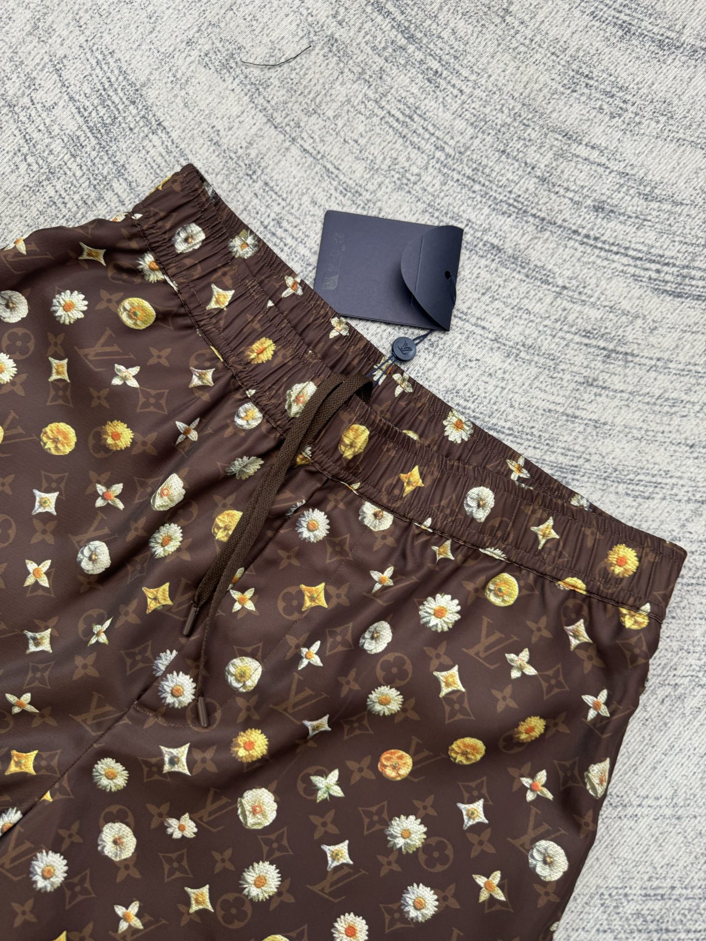 Louis Vuitton 1v SS26 夏季系列Monogram雏菊印花套装短裤