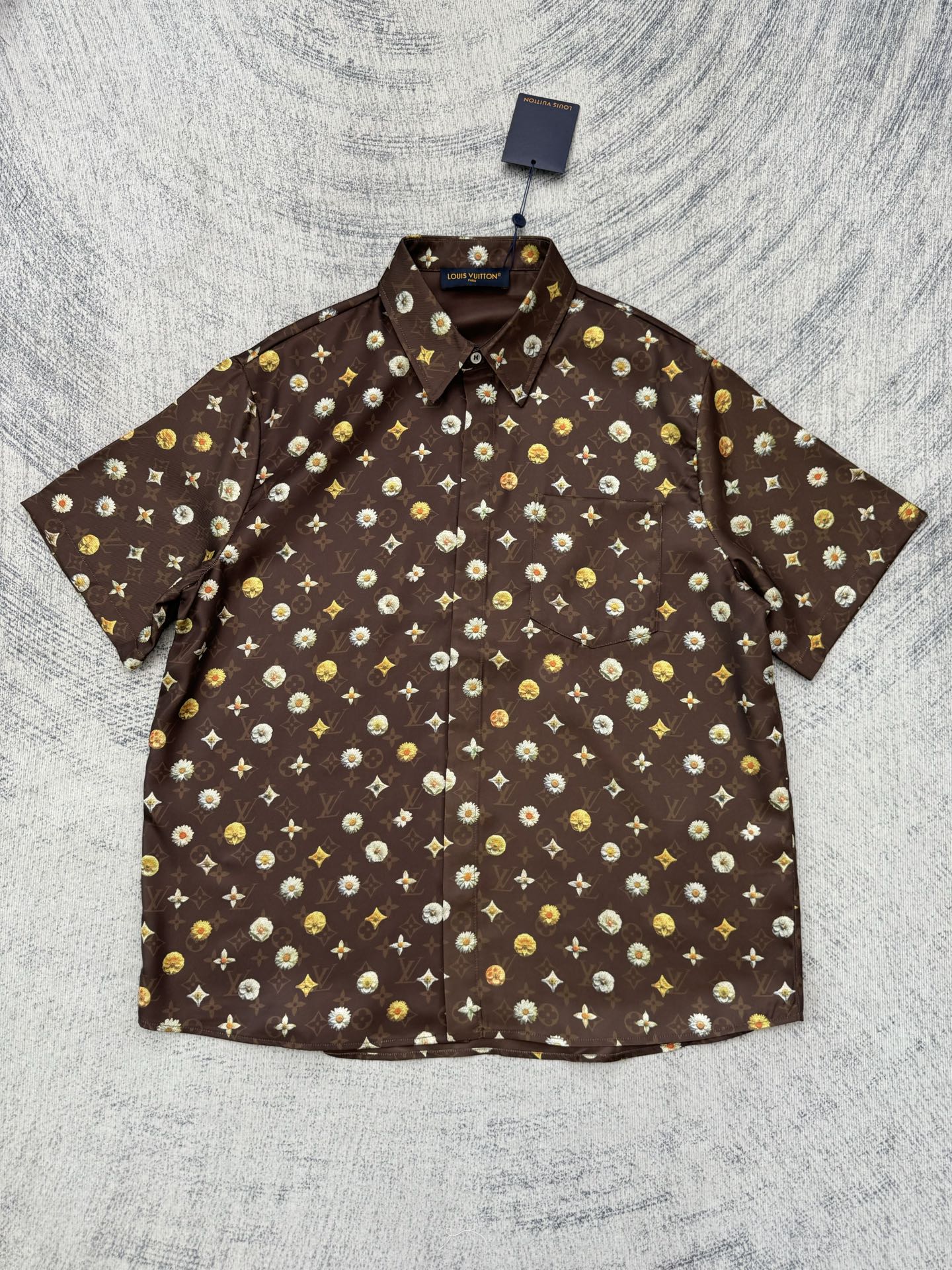 Louis Vuitton 1v SS26 夏季系列Monogram雏菊印花套装短袖衬衫