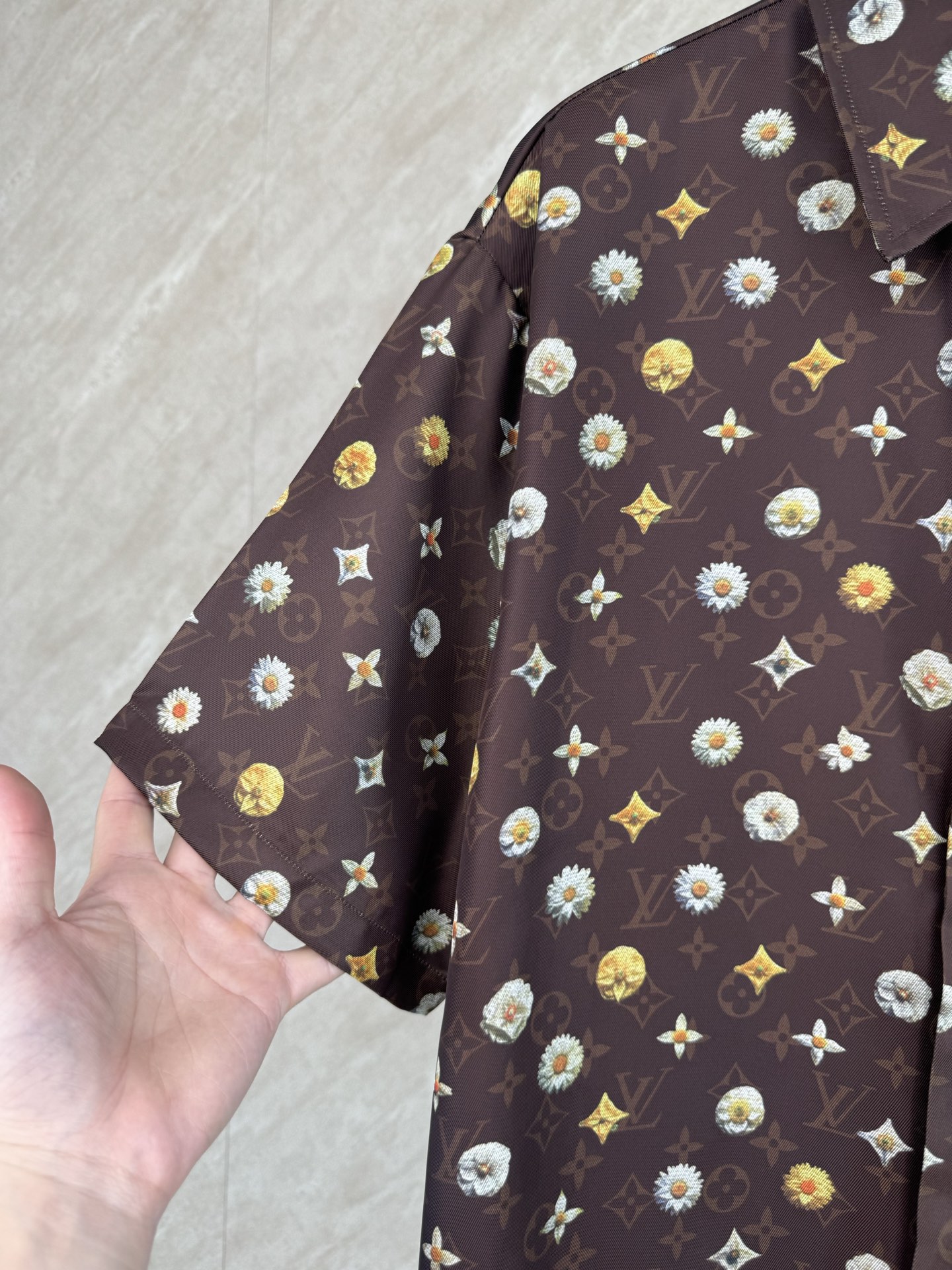 Louis Vuitton 1v SS26 夏季系列Monogram雏菊印花套装短袖衬衫