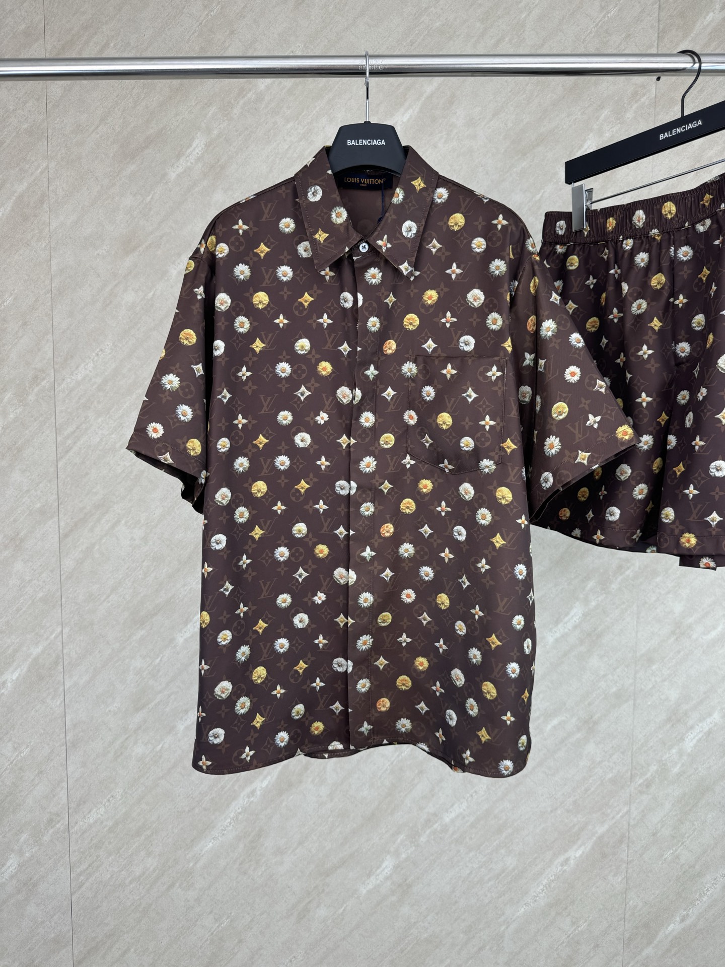Louis Vuitton 1v SS26 夏季系列Monogram雏菊印花套装短袖衬衫