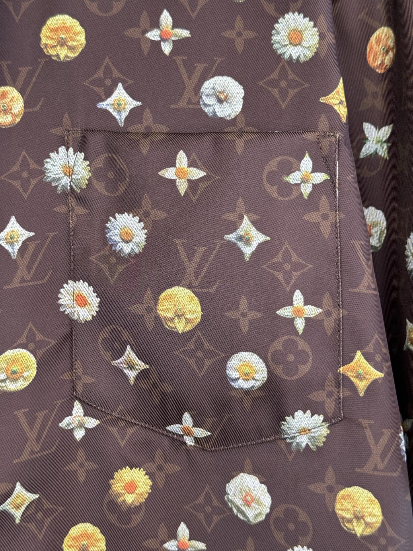 Louis Vuitton 1v SS26 夏季系列Monogram雏菊印花套装短袖衬衫