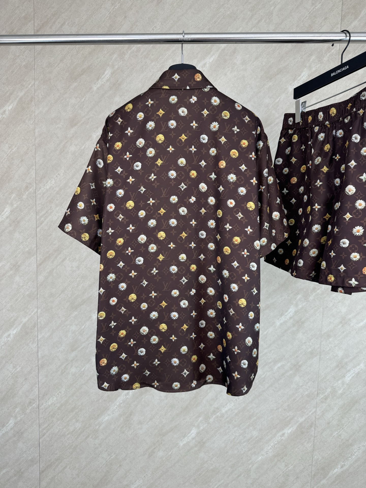 Louis Vuitton 1v SS26 夏季系列Monogram雏菊印花套装短袖衬衫