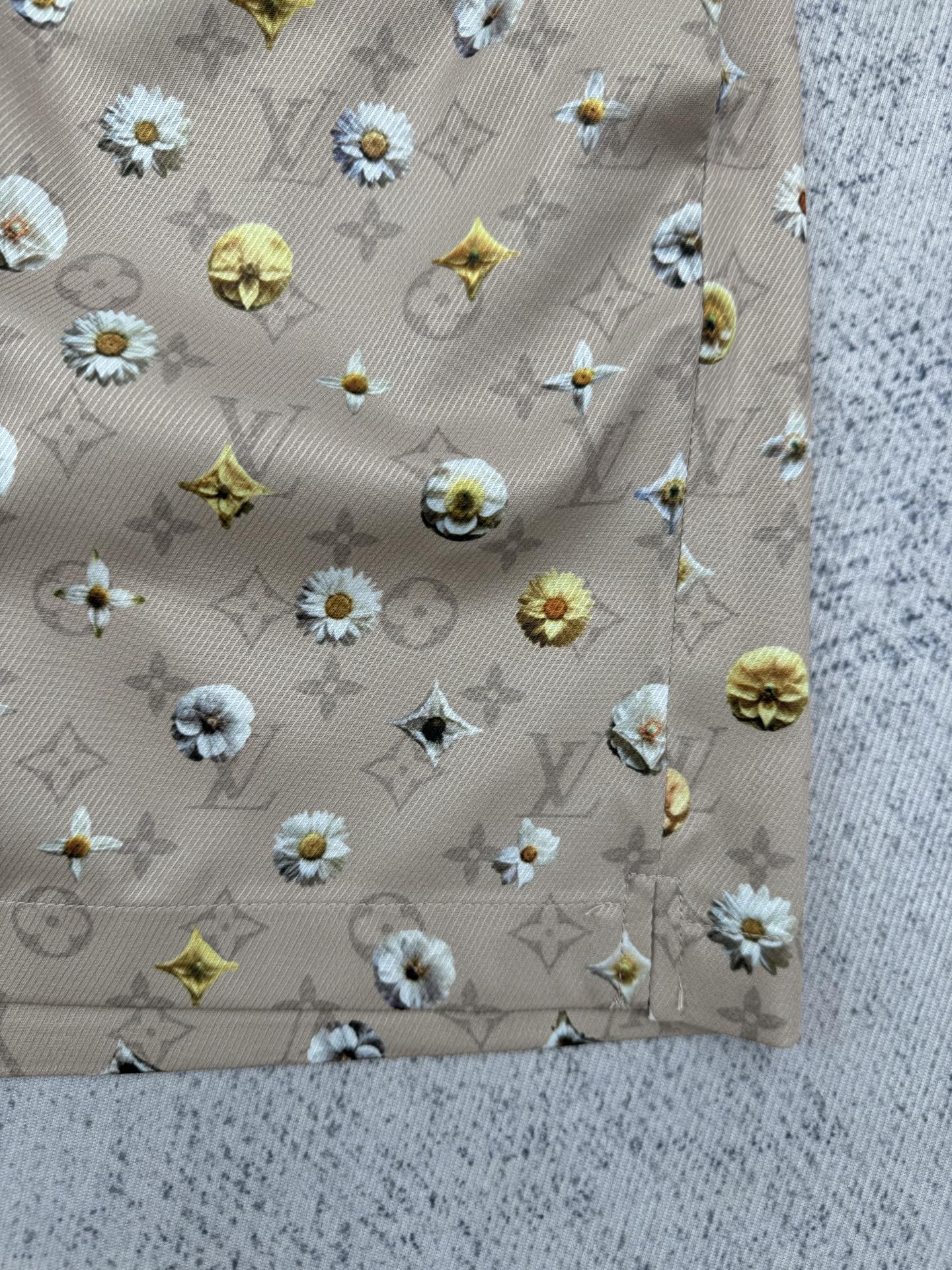 Louis Vuitton 1V SS26 夏季系列Monogram雏菊印花套装短裤