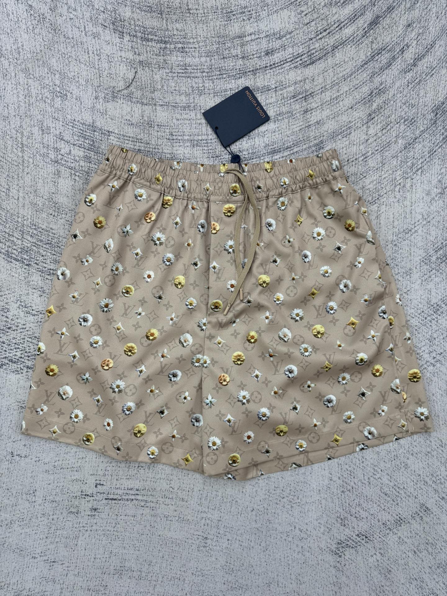 Louis Vuitton 1V SS26 夏季系列Monogram雏菊印花套装短裤