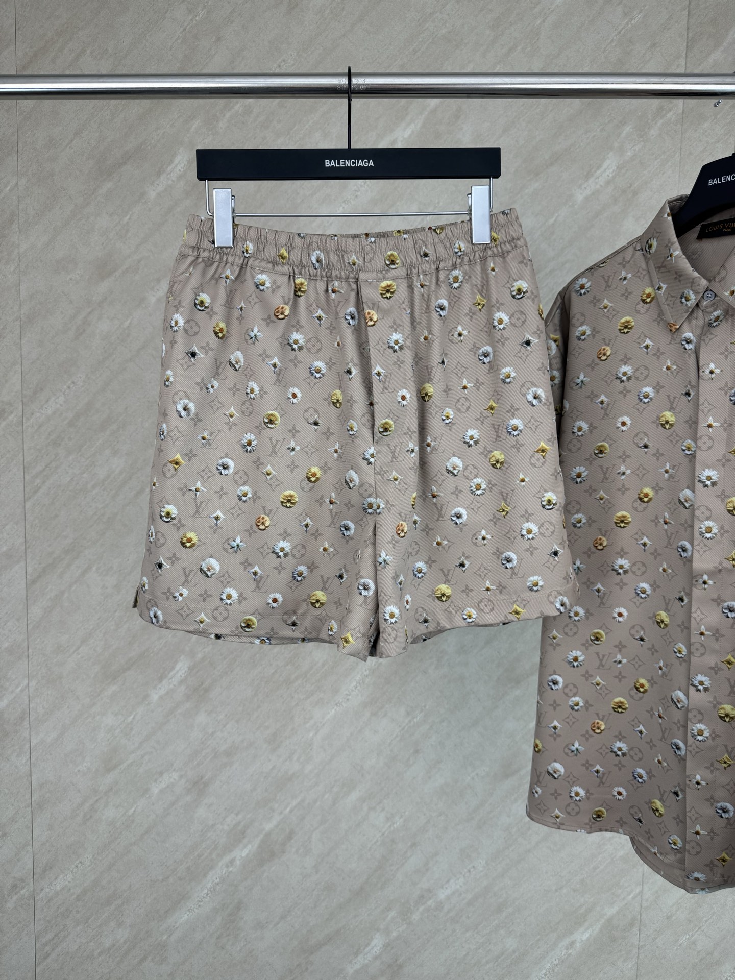 Louis Vuitton 1V SS26 夏季系列Monogram雏菊印花套装短裤