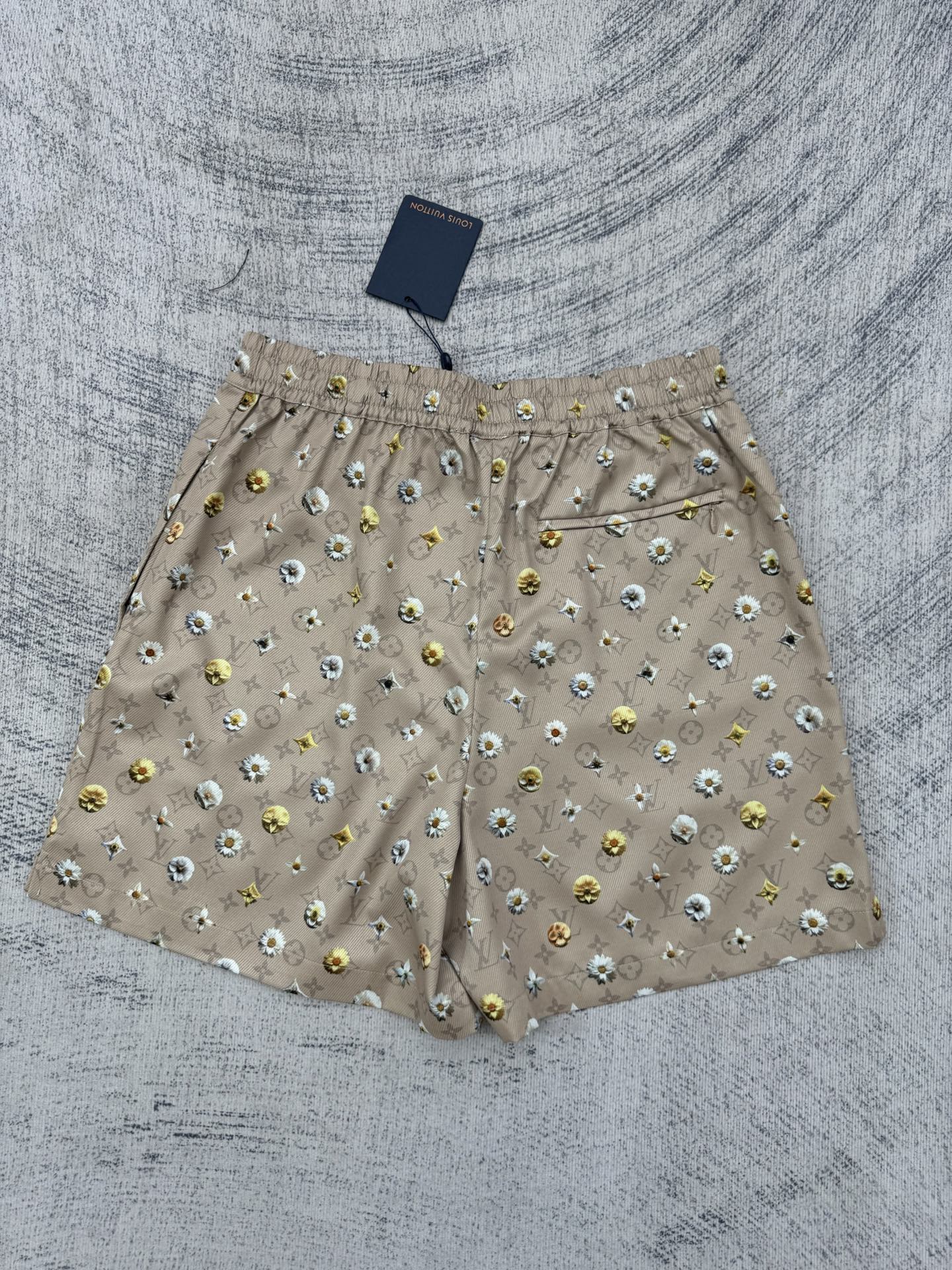 Louis Vuitton 1V SS26 夏季系列Monogram雏菊印花套装短裤