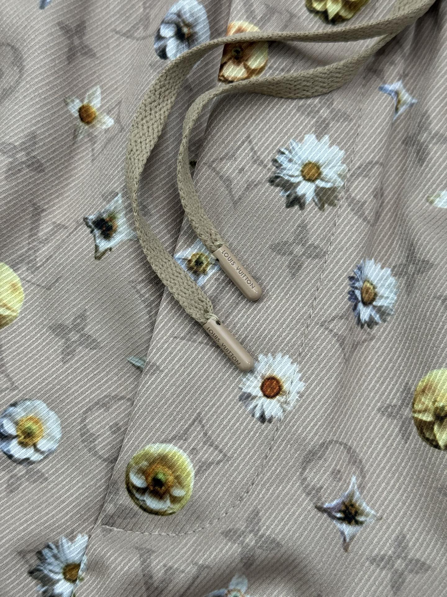 Louis Vuitton 1V SS26 夏季系列Monogram雏菊印花套装短裤