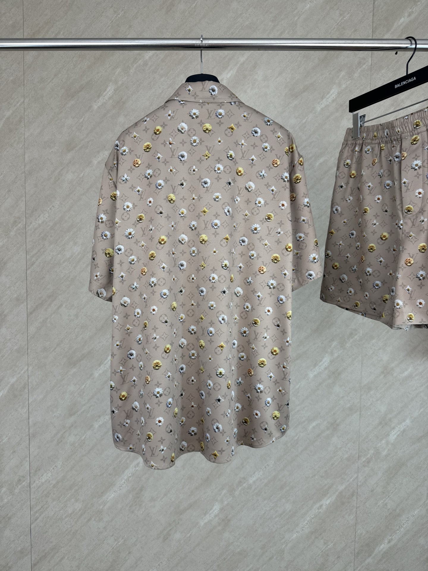 Louis Vuitton 1v SS26 夏季系列Monogram雏菊印花套装短袖衬衫