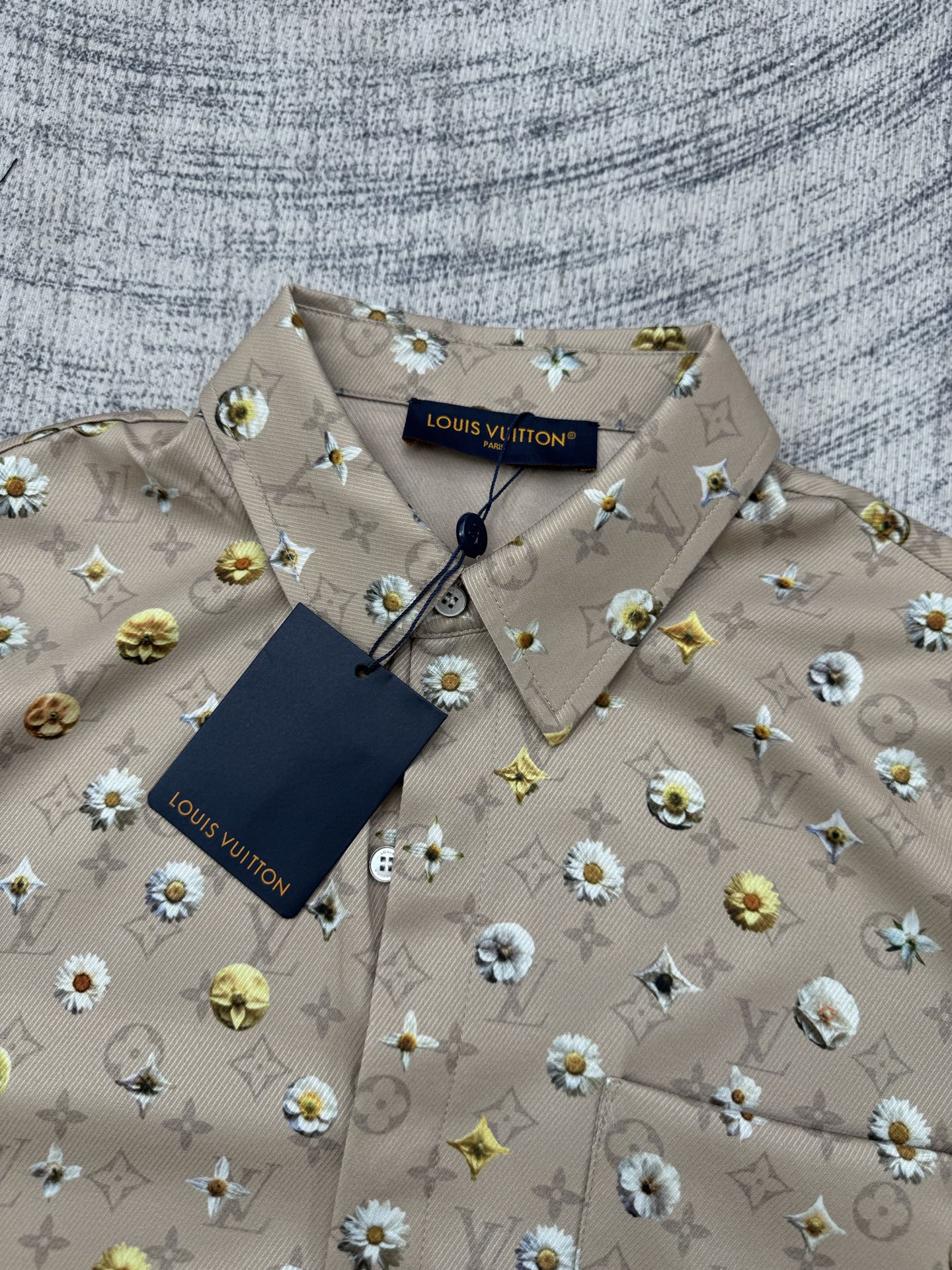 Louis Vuitton 1v SS26 夏季系列Monogram雏菊印花套装短袖衬衫