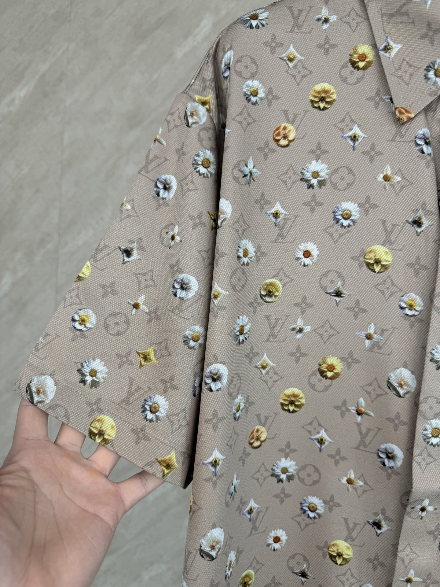 Louis Vuitton 1v SS26 夏季系列Monogram雏菊印花套装短袖衬衫