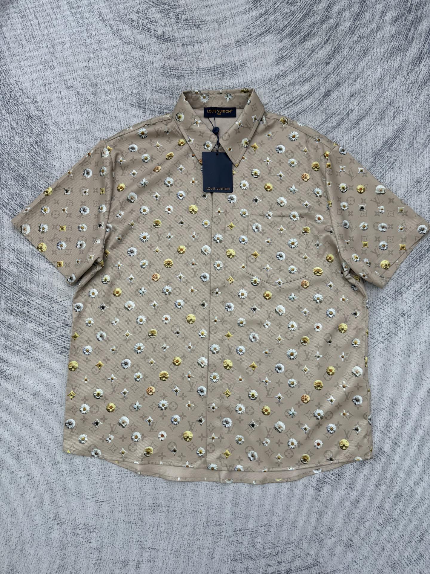 Louis Vuitton 1v SS26 夏季系列Monogram雏菊印花套装短袖衬衫