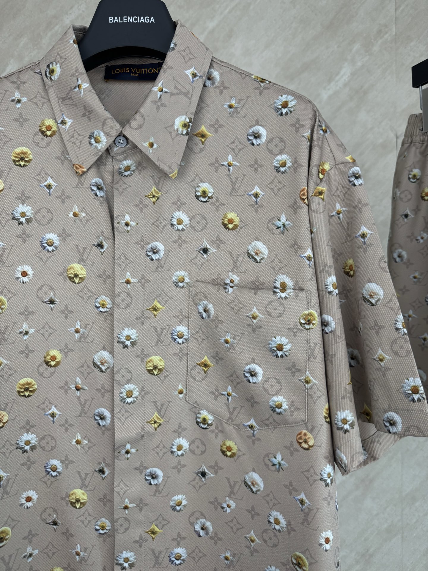 Louis Vuitton 1v SS26 夏季系列Monogram雏菊印花套装短袖衬衫