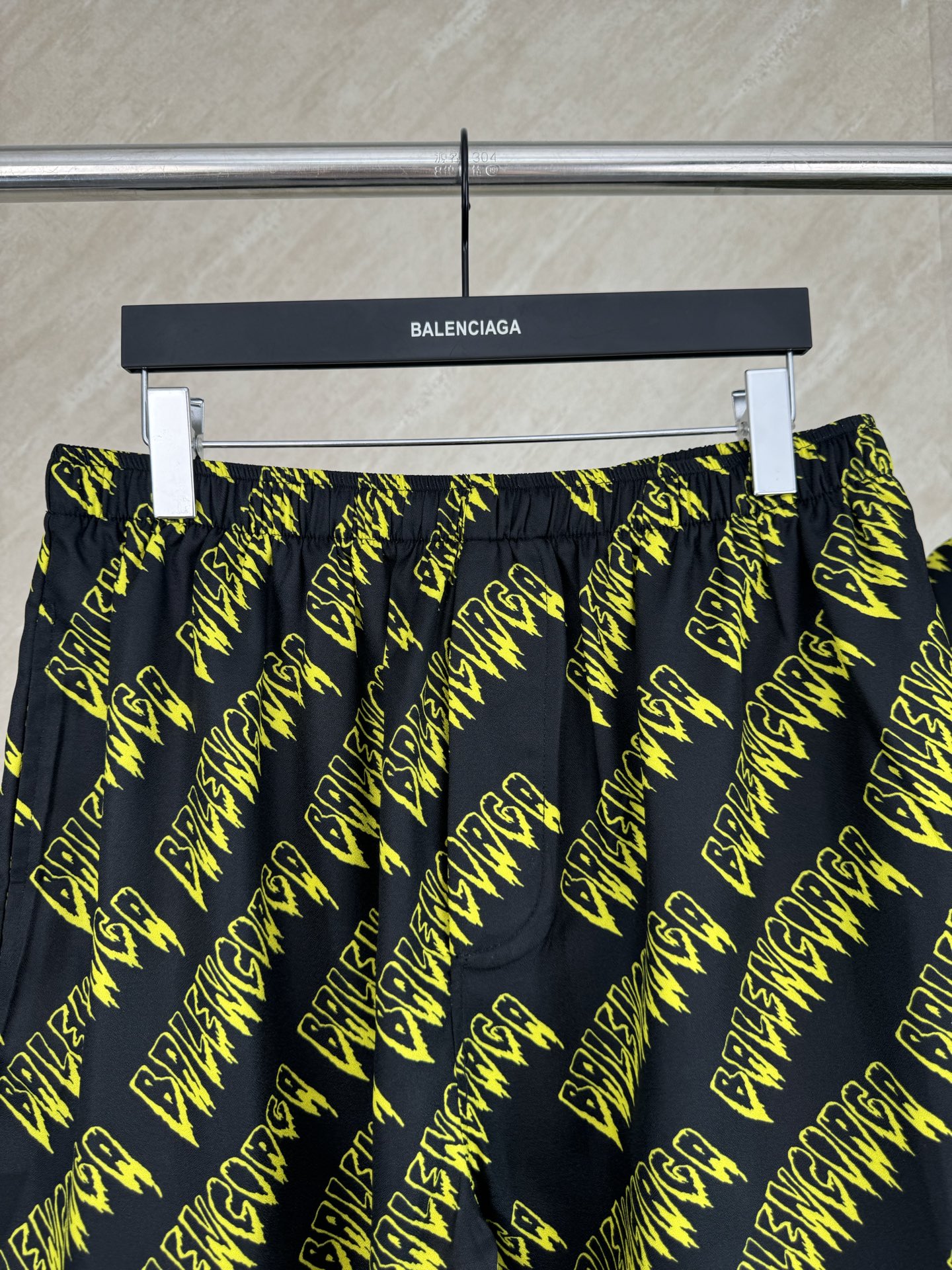 Balenciaga Balenciaga 巴黎世家 26SS 满印涂鸦字母短裤