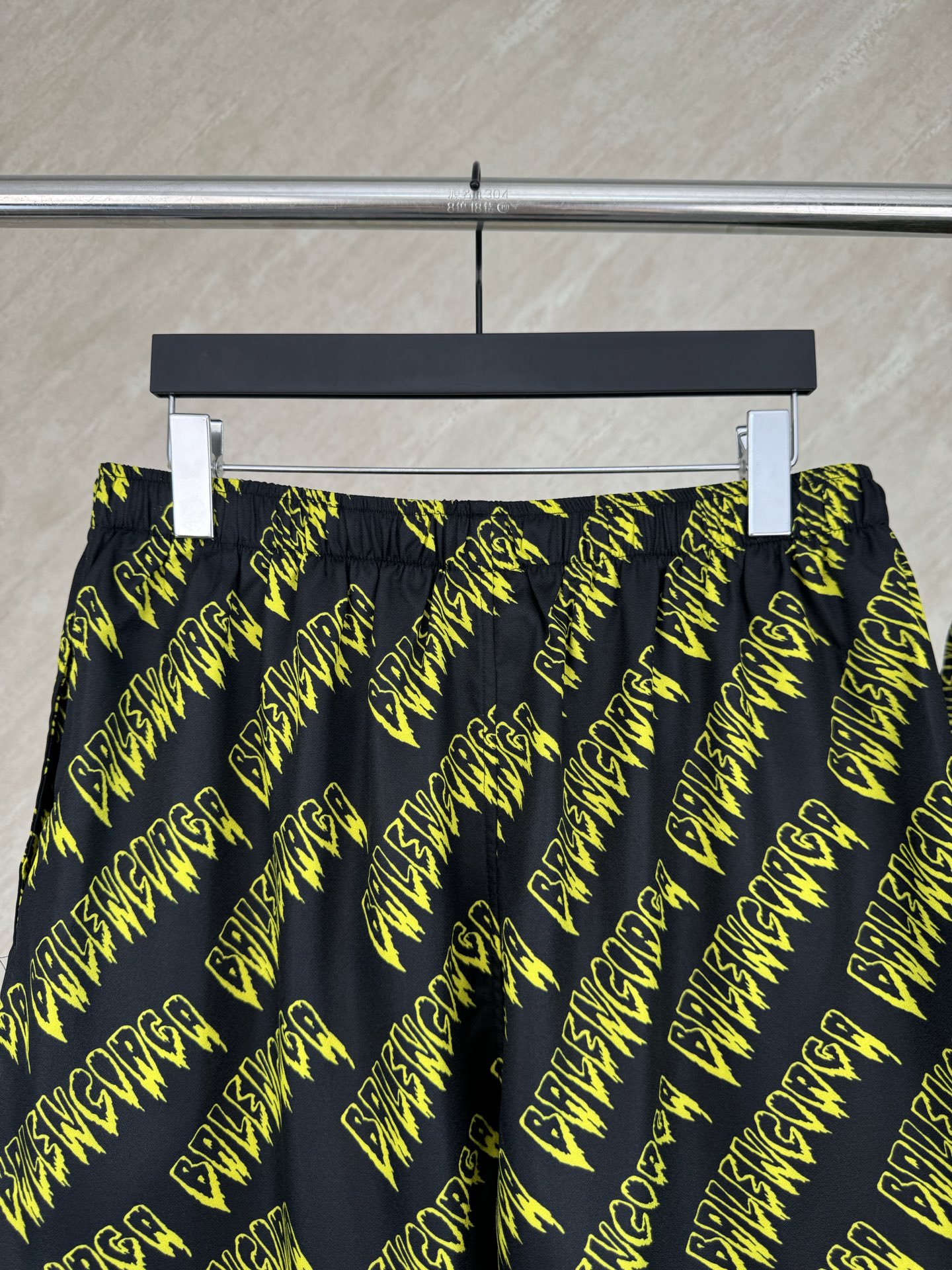 Balenciaga Balenciaga 巴黎世家 26SS 满印涂鸦字母短裤