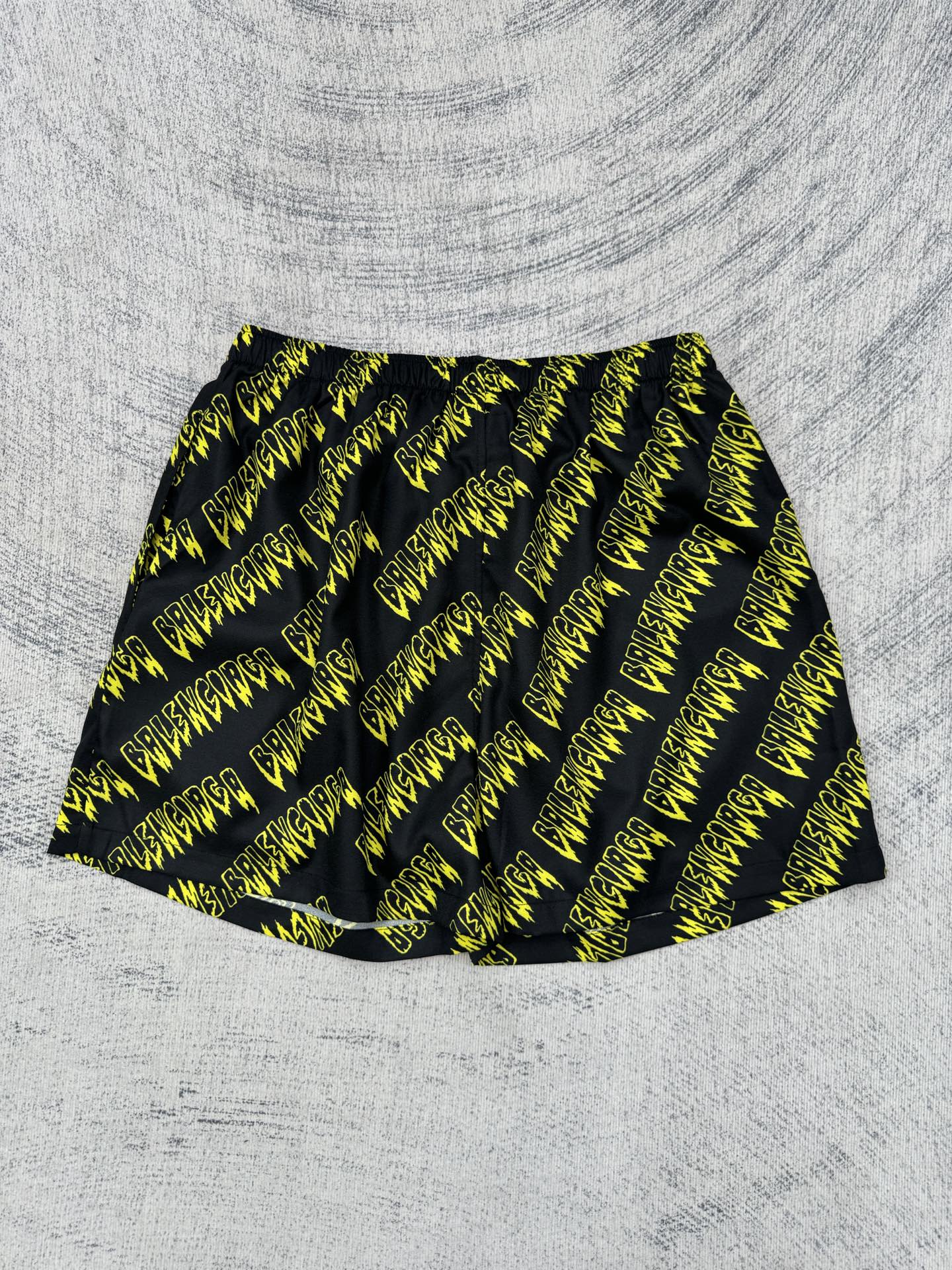 Balenciaga Balenciaga 巴黎世家 26SS 满印涂鸦字母短裤