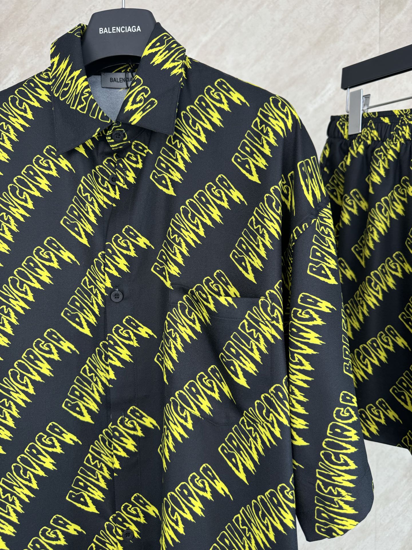 Balenciaga Balenciaga 巴黎世家 26SS 满印涂鸦字母短袖衬衫