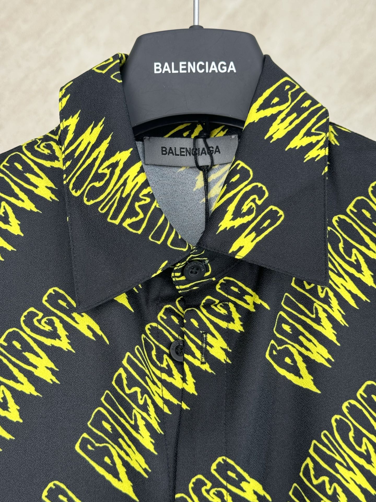 Balenciaga Balenciaga 巴黎世家 26SS 满印涂鸦字母短袖衬衫