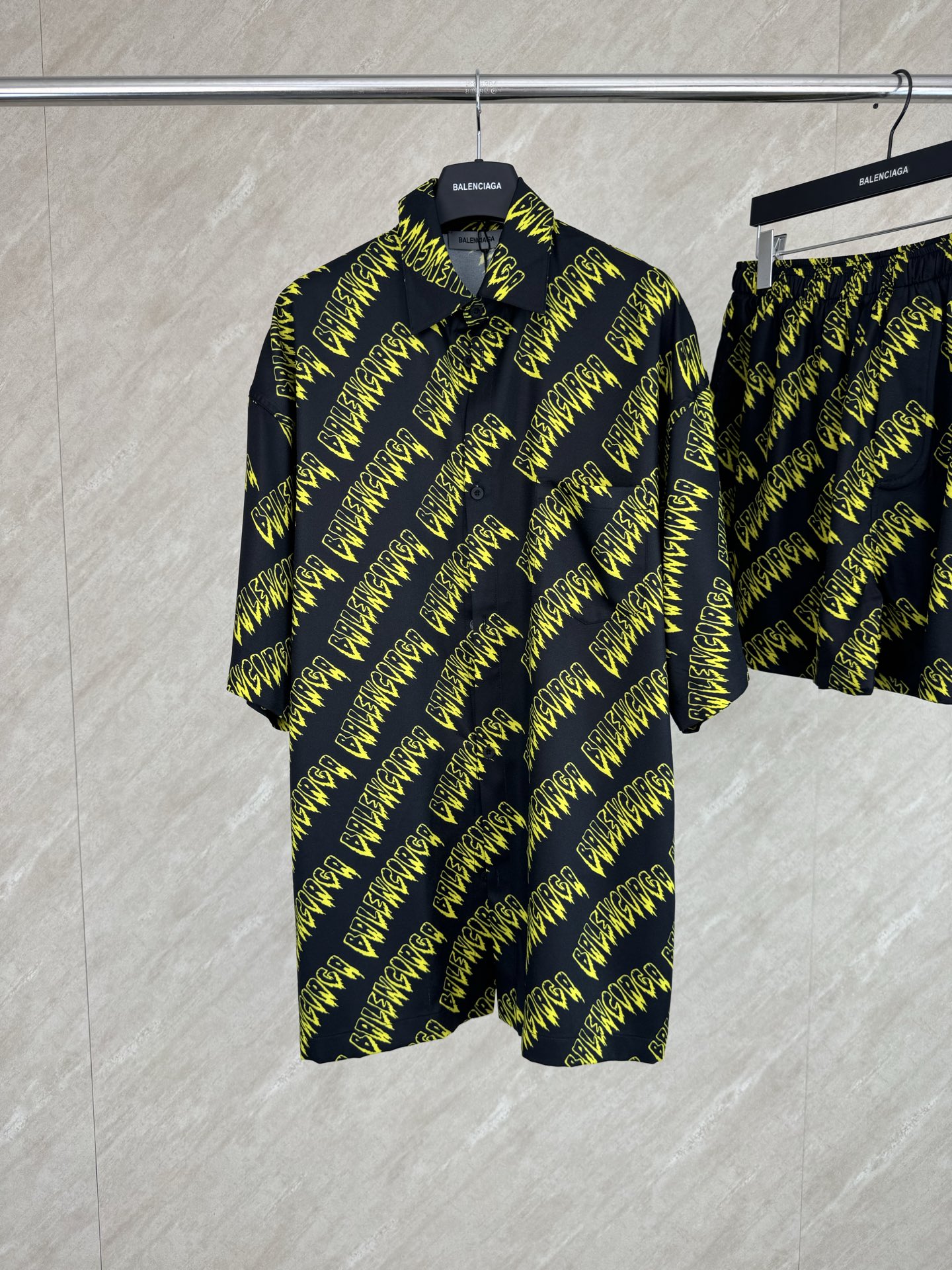 Balenciaga Balenciaga 巴黎世家 26SS 满印涂鸦字母短袖衬衫