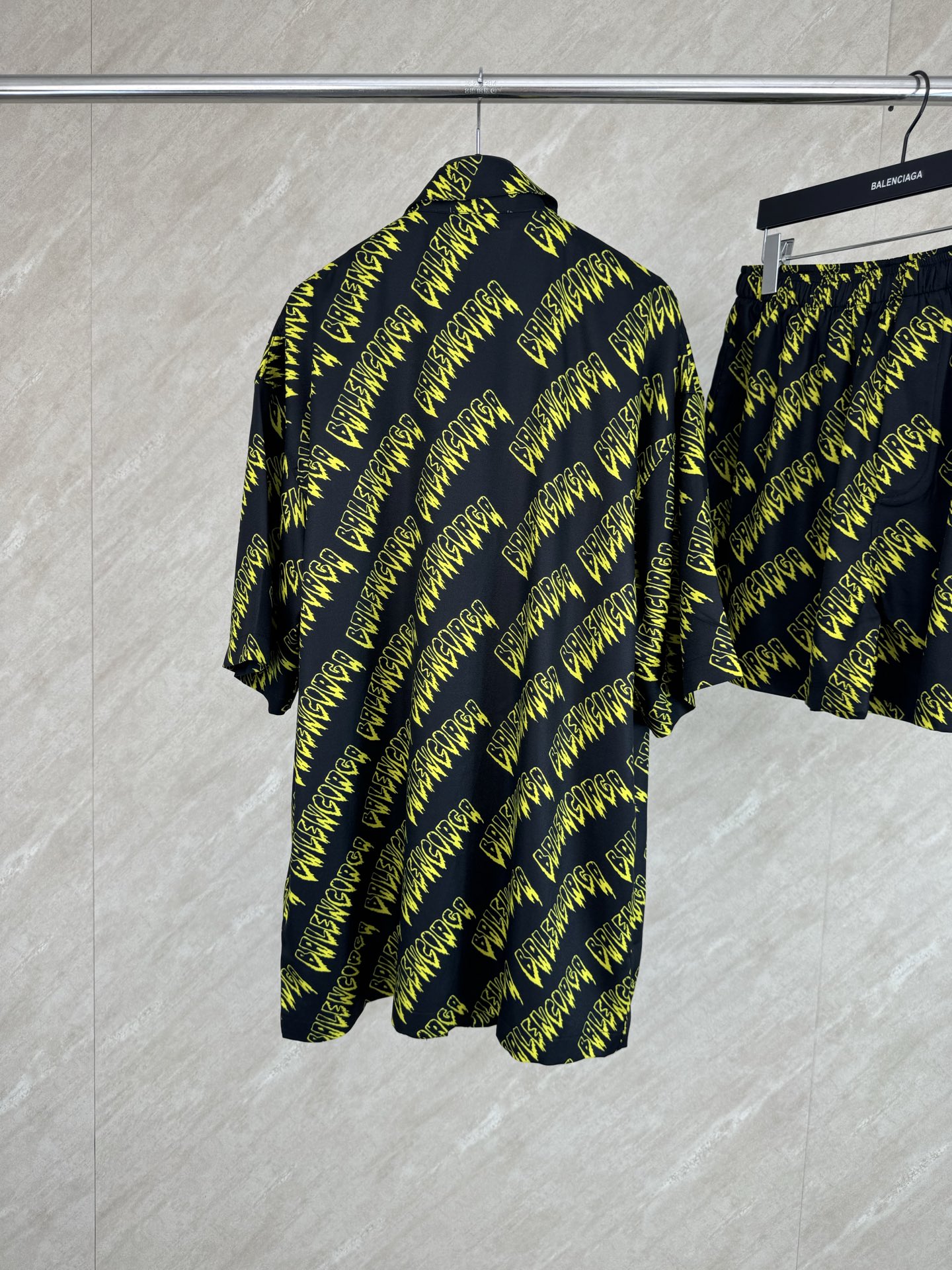 Balenciaga Balenciaga 巴黎世家 26SS 满印涂鸦字母短袖衬衫