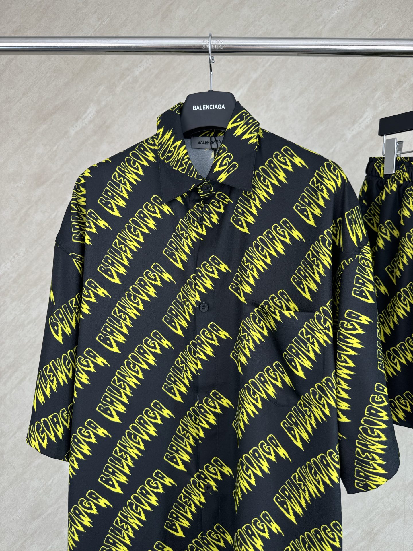 Balenciaga Balenciaga 巴黎世家 26SS 满印涂鸦字母短袖衬衫