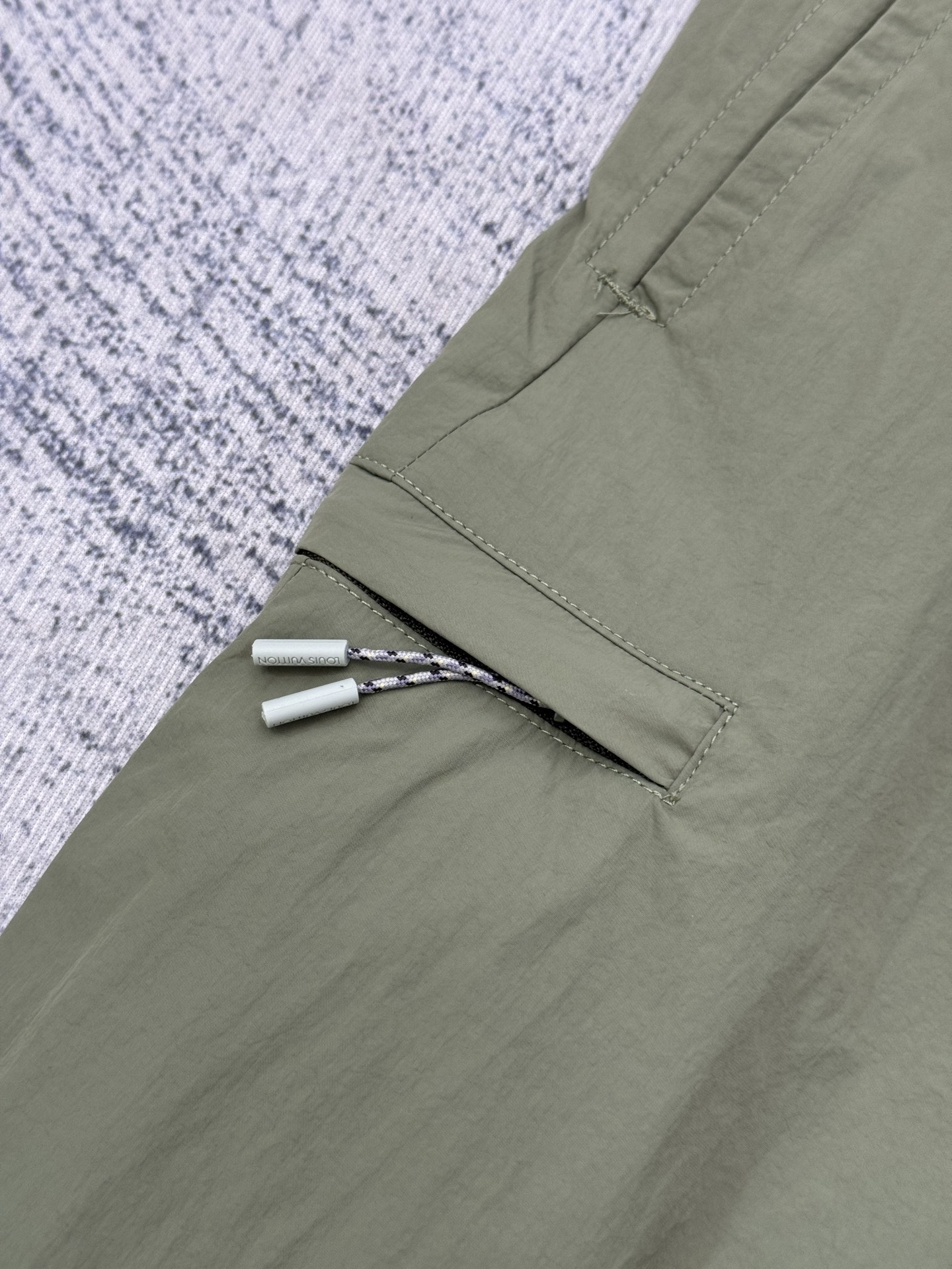 Louis Vuitton 1v SS26 纯色直筒登山工装休闲长裤