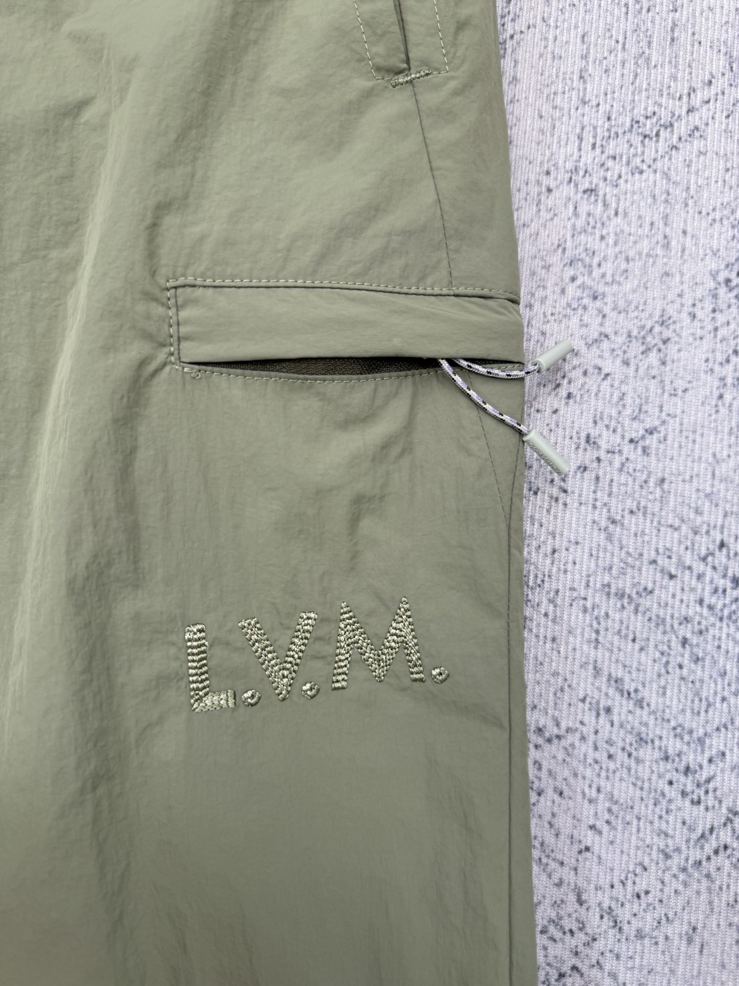 Louis Vuitton 1v SS26 纯色直筒登山工装休闲长裤
