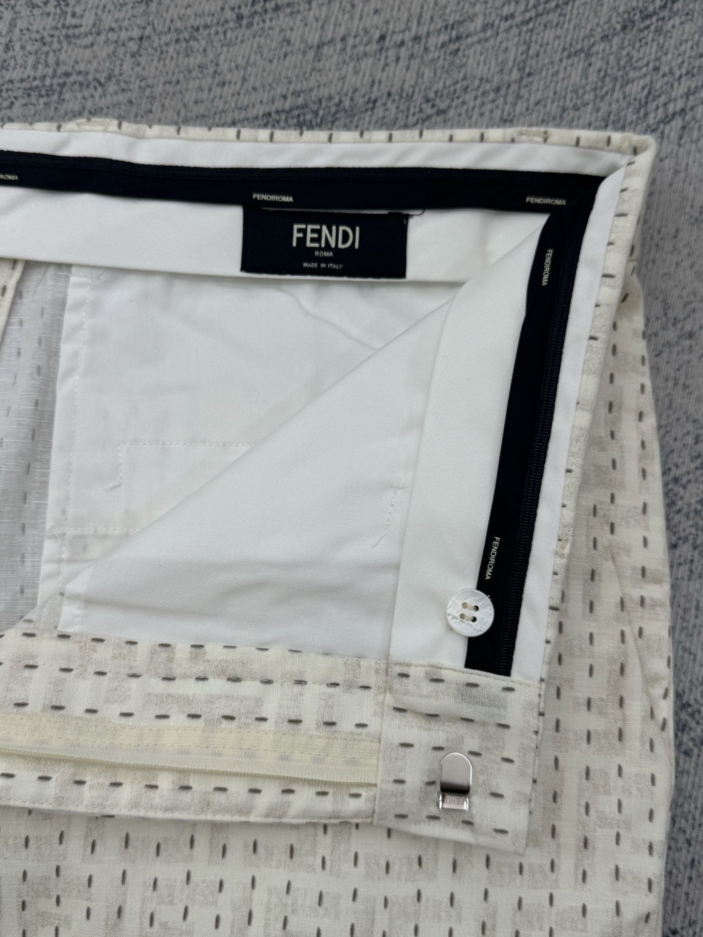 Fendi Fendi 芬迪 26春夏新款FF刺绣满印套装短裤