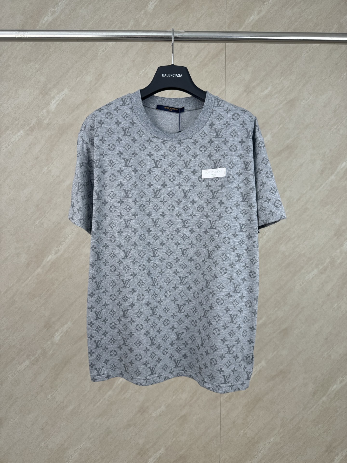 P130 1v 26ss camiseta de manga corta con etiqueta de piel y estampado clásico, tallas S M L XL