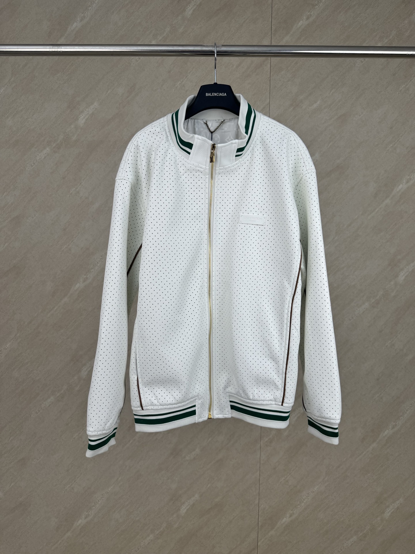 P380 1v 26SS Nueva chaqueta de cuero perforada de la misma colección que Wang Jialai, tallas 46/48/50/52