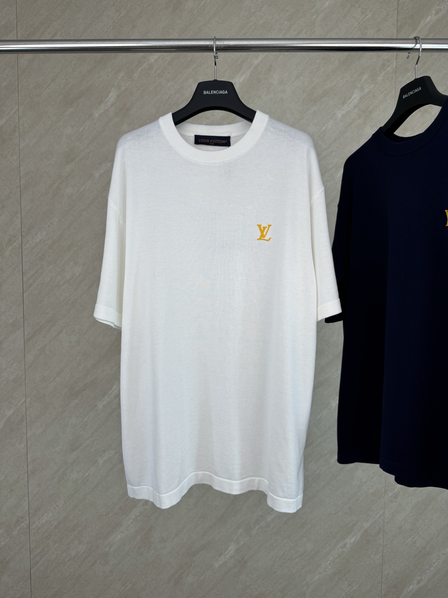 P150 1v 26SS Camiseta de algodón con logo de manga corta y cuello redondo, tallas S M L XL