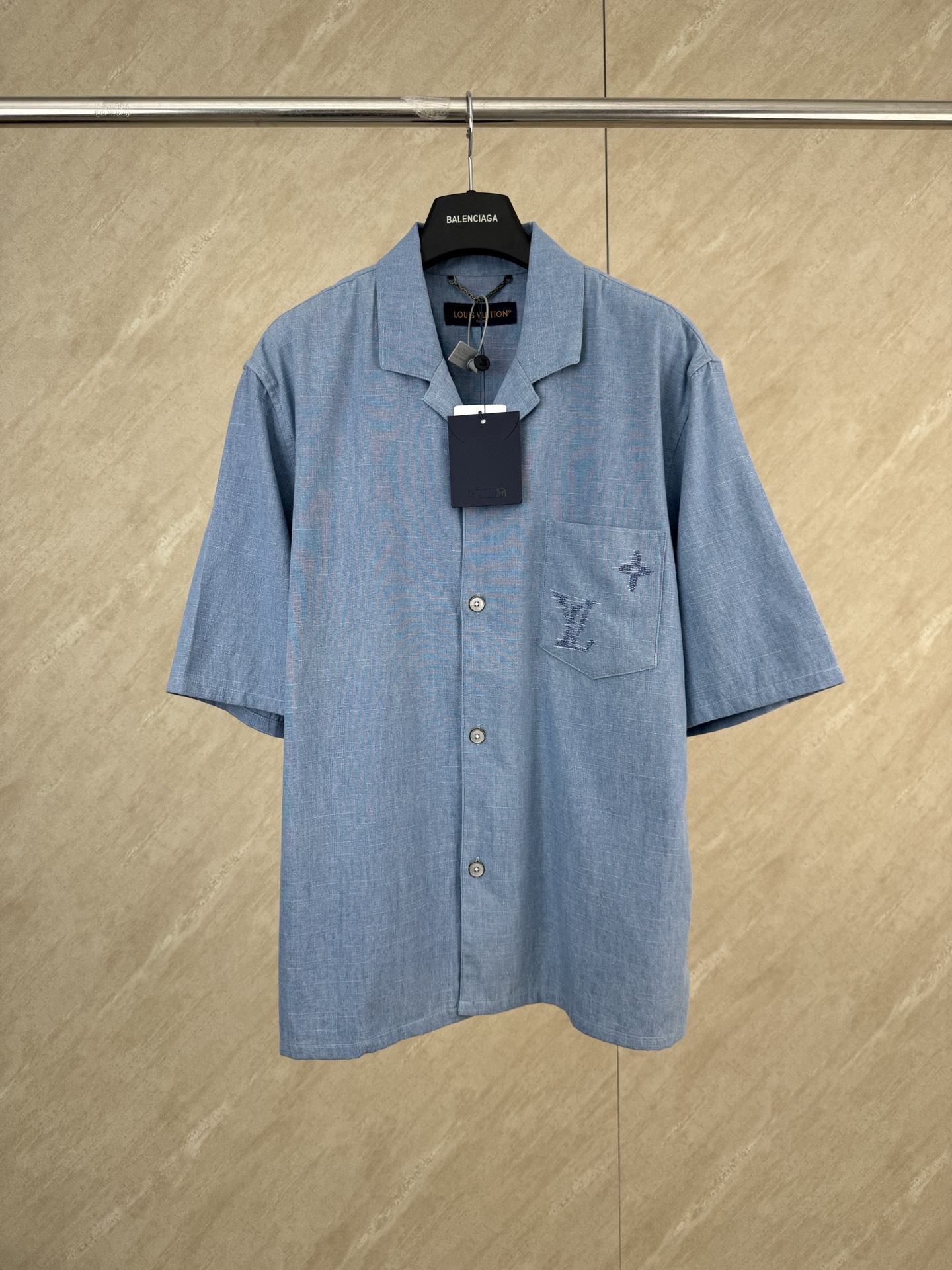 P190 1v 26SS Camisa de mezclilla juvenil con bordado de logotipo, tallas S M L XL