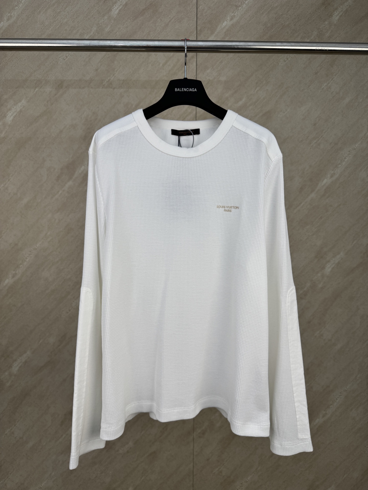 P135 1v 26SS Camiseta de manga larga de gofre con logo bordado tallas s m l xl