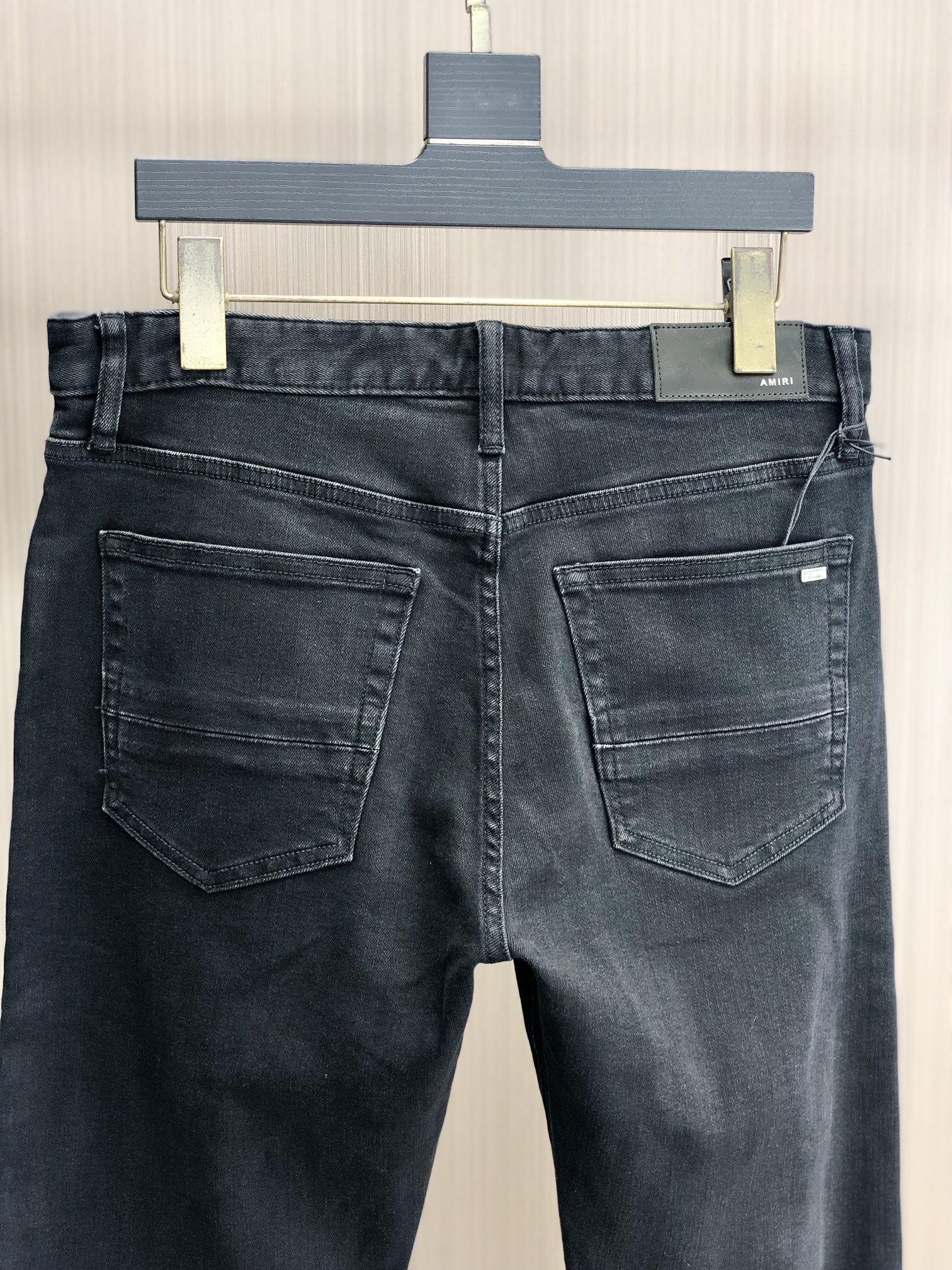New Amiri Custom-Made Leather Jeans with Original Hardware and Stylish Detail - 图片 6