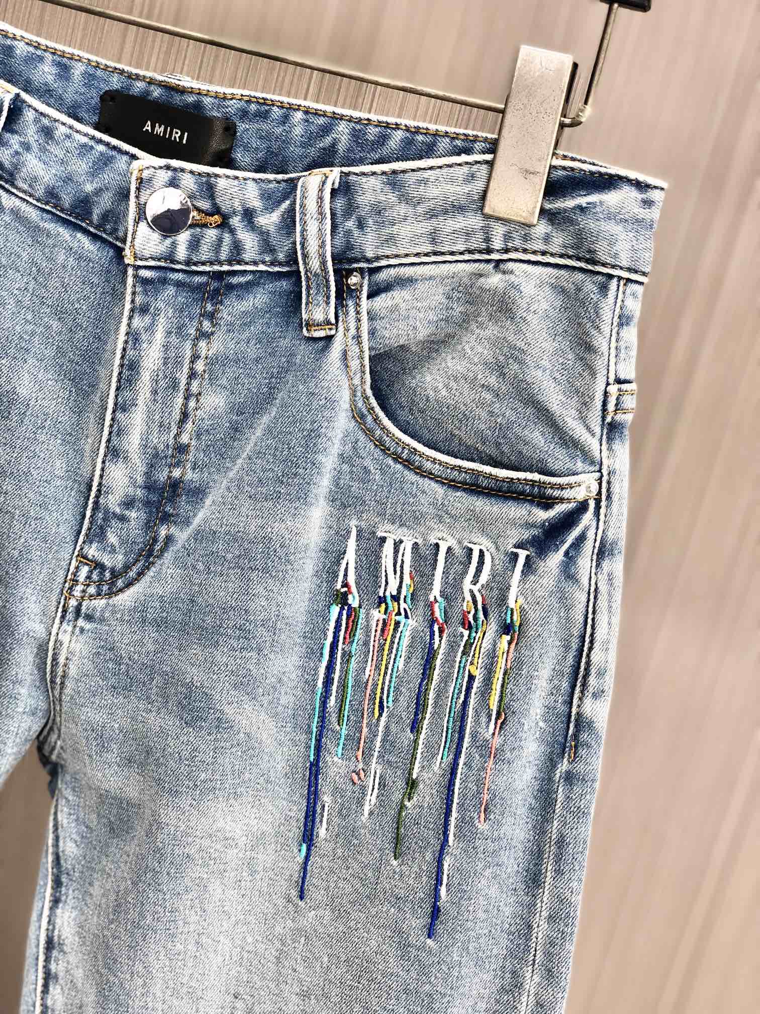 Custom Blue Jeans: Handmade Leather Plates, Uncomplicated Details, High-Profile Style - 图片 4