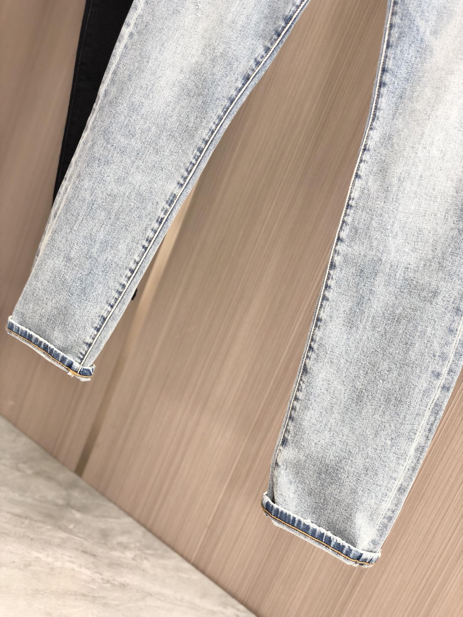 Custom Blue Jeans: Handmade Leather Plates, Uncomplicated Details, High-Profile Style - 图片 9