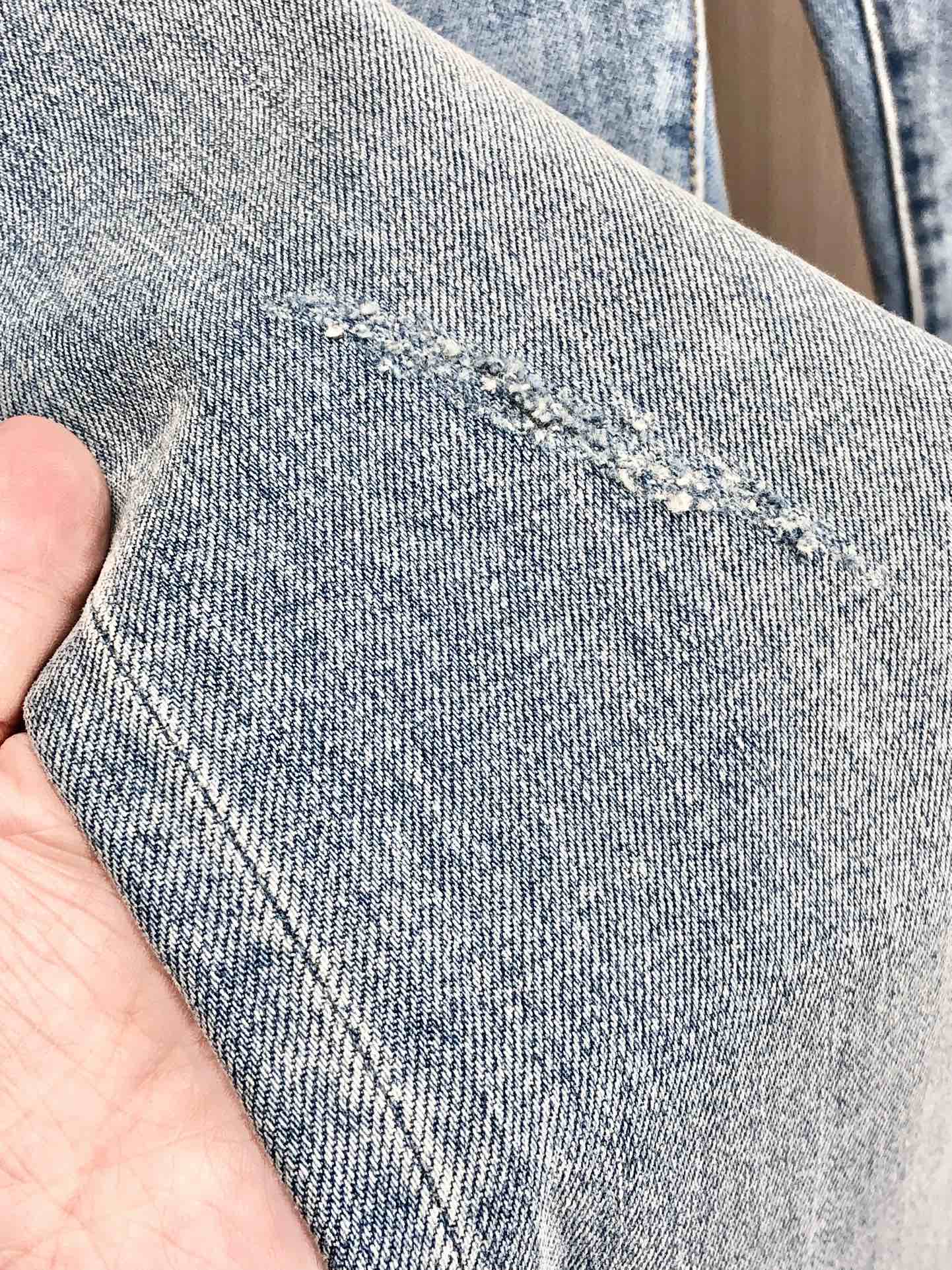 Custom Blue Jeans: Handmade Leather Plates, Uncomplicated Details, High-Profile Style - 图片 8