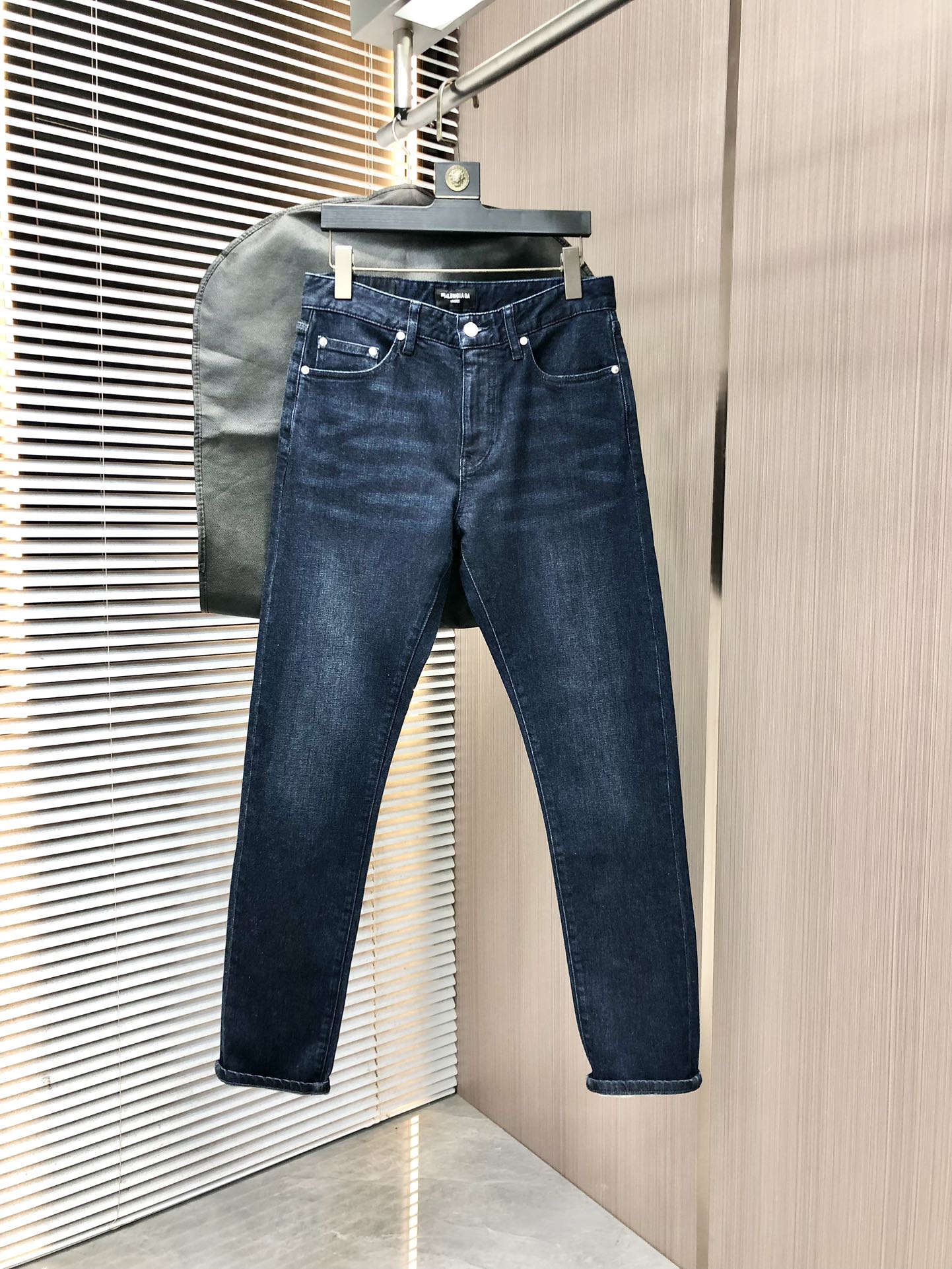 P700 Men’s Leisure Cowboys/Autumn & Winter New: Custom-Made Hardware, Comfortable Jeans, Various Sizes