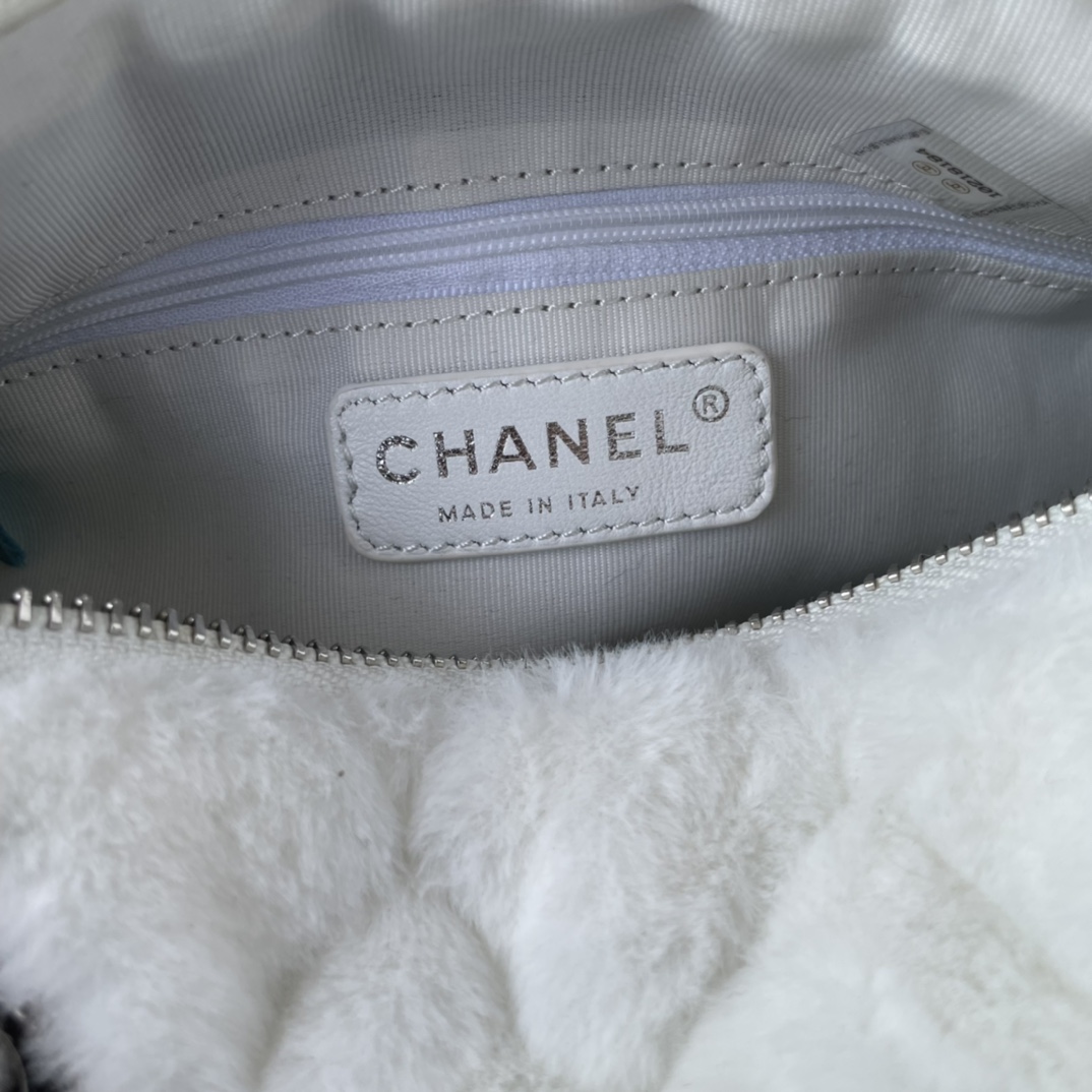 Chanel Luxury Designer Handbag Shoulder Bag in fine calfskin 7