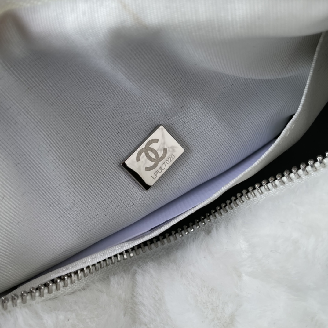 Chanel Luxury Designer Handbag Shoulder Bag in fine calfskin 8